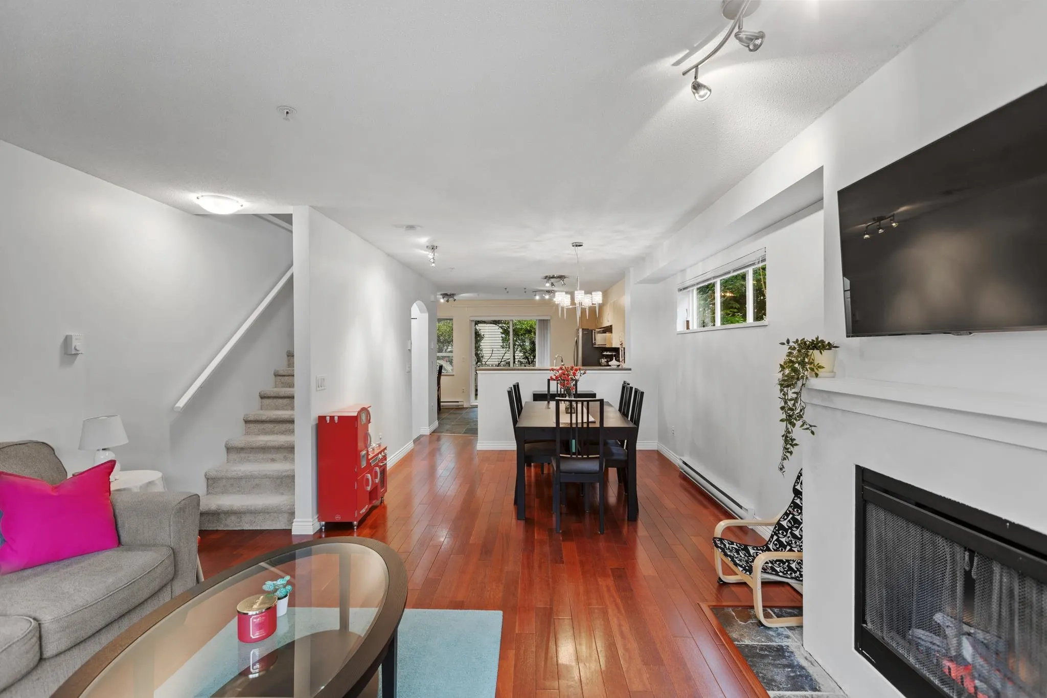 86 6747 203 Street