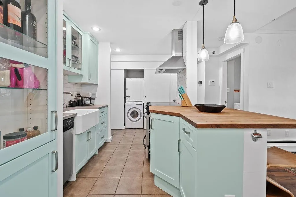 310 1549 Kitchener Street