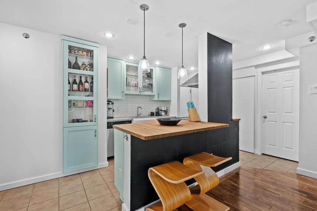 310 1549 Kitchener Street