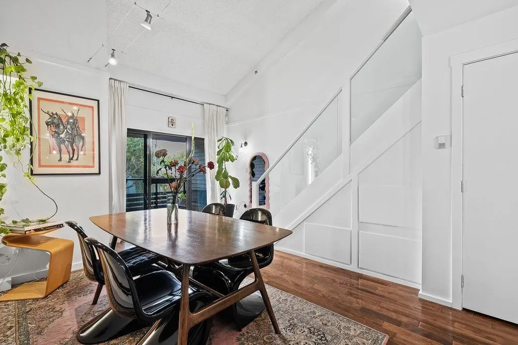 310 1549 Kitchener Street