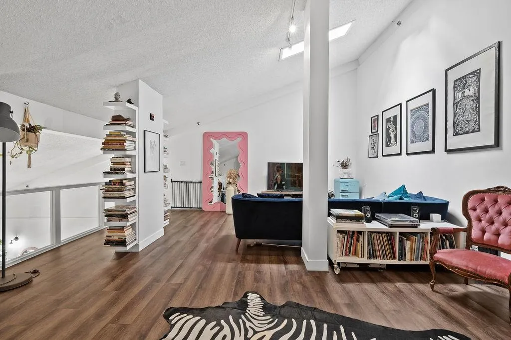 310 1549 Kitchener Street