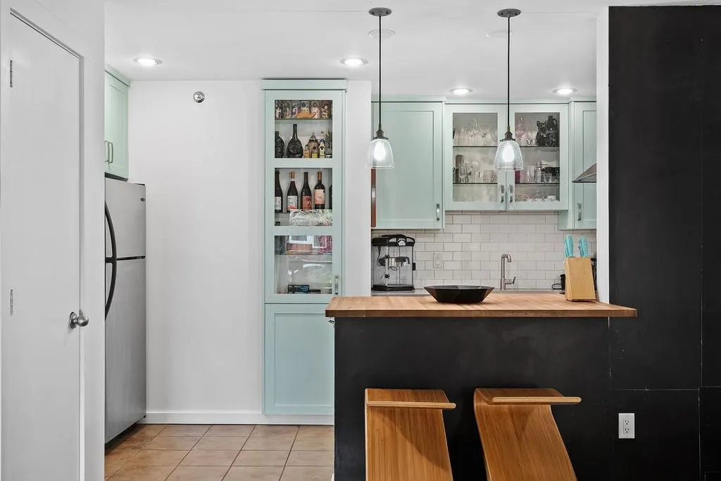 310 1549 Kitchener Street