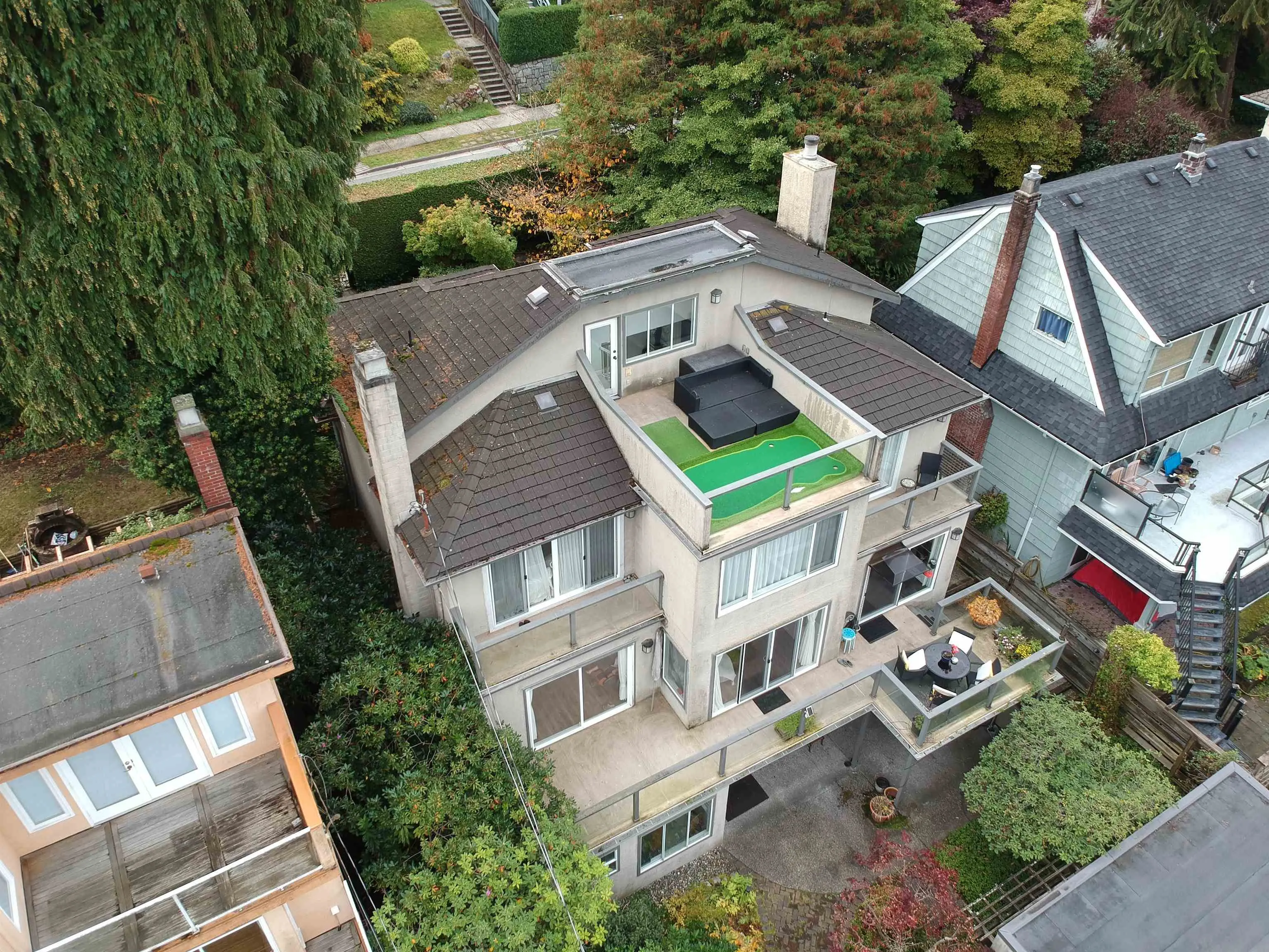 4333 Locarno Crescent