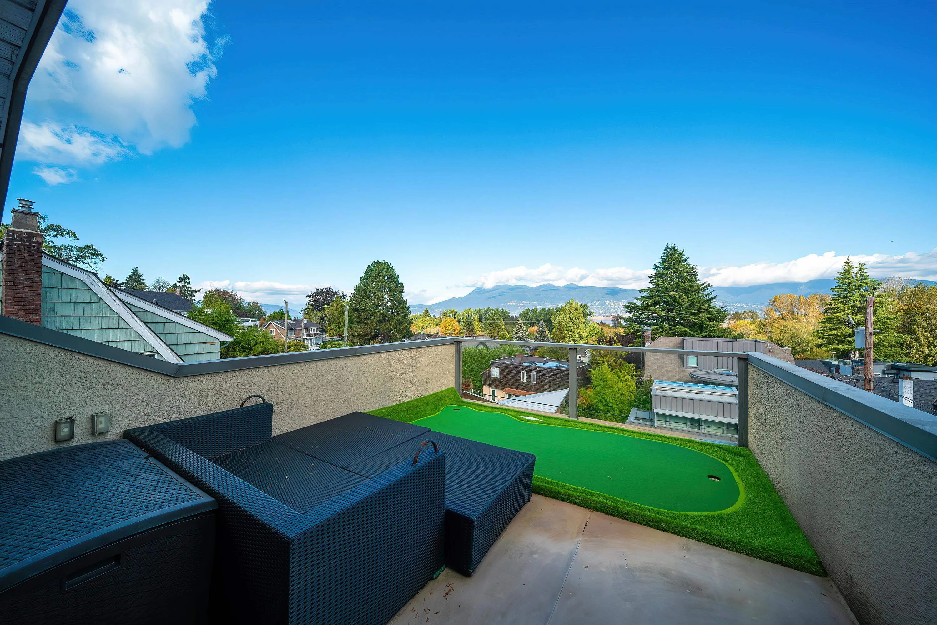 4333 Locarno Crescent