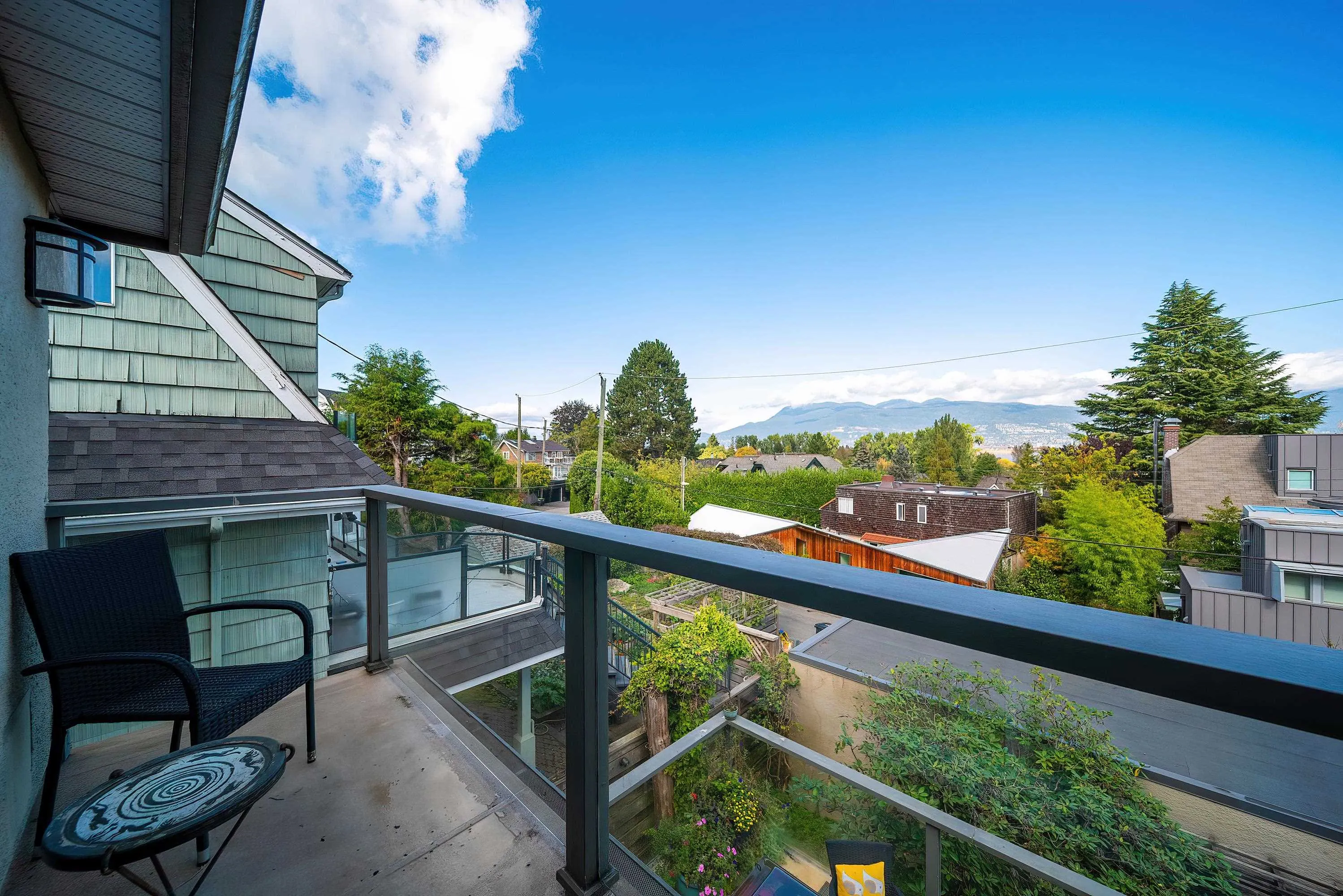4333 Locarno Crescent