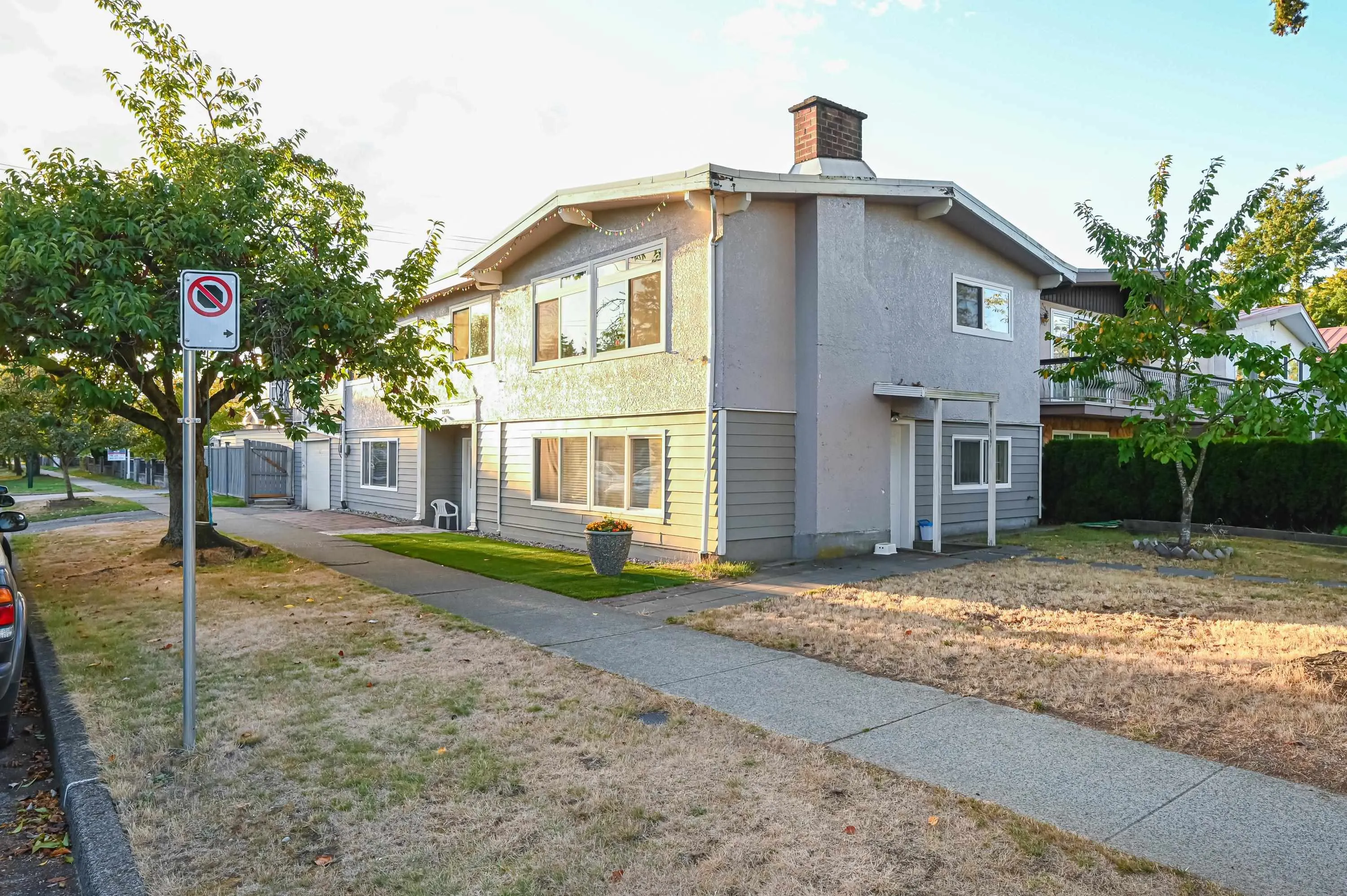 2295 E 48th Avenue