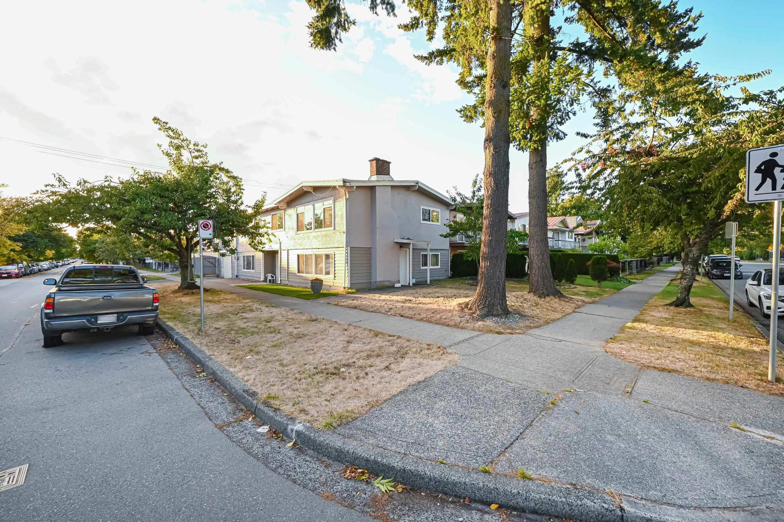 2295 E 48th Avenue