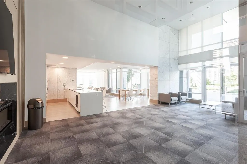 3805 2085 Skyline Court