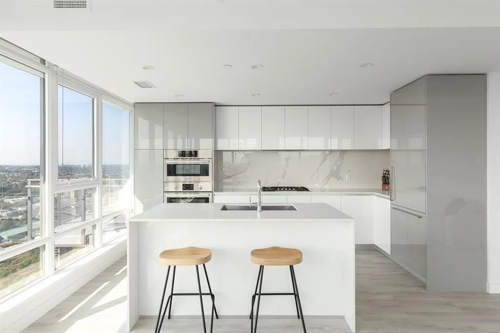 3805 2085 Skyline Court