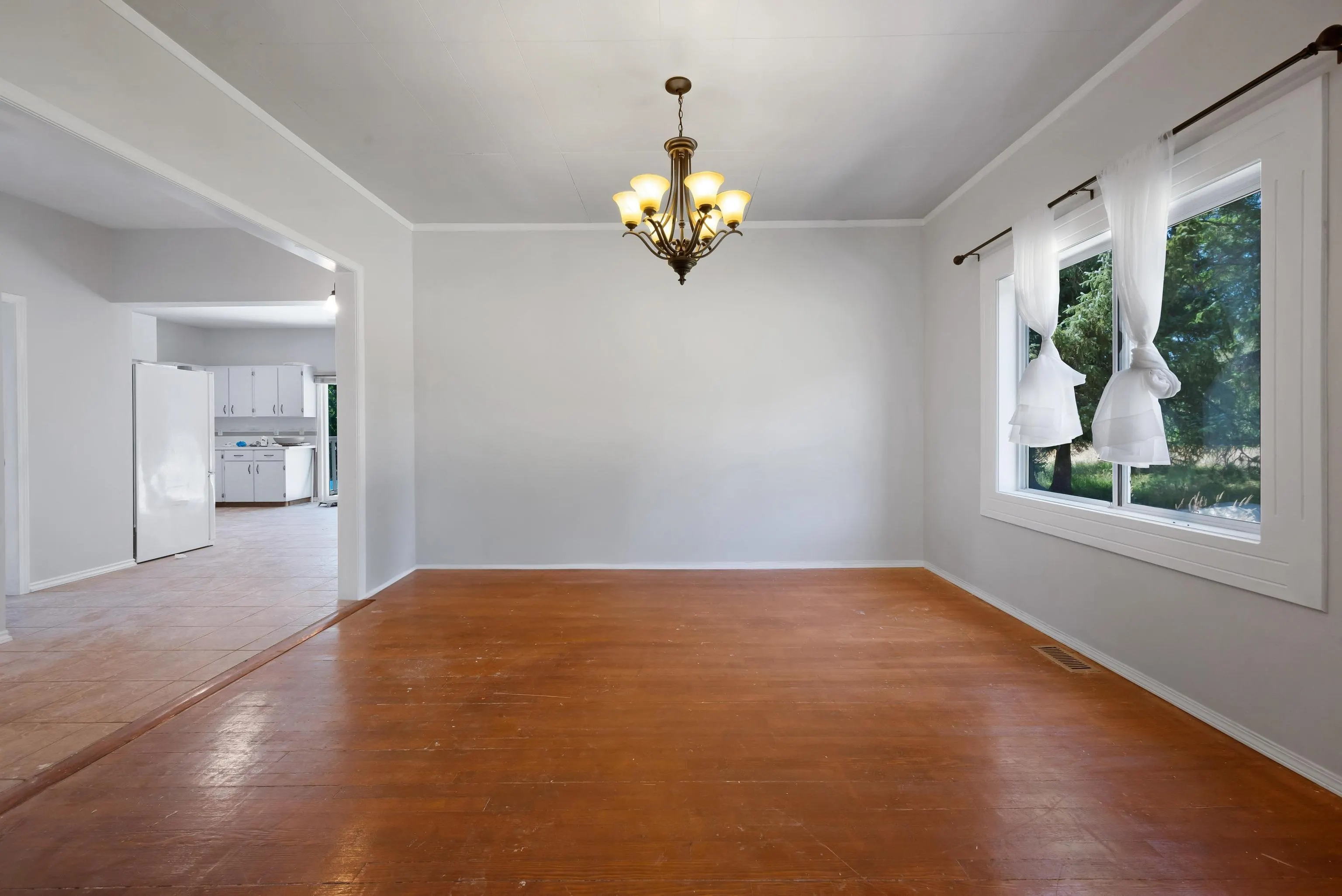 12323 248 St Street
