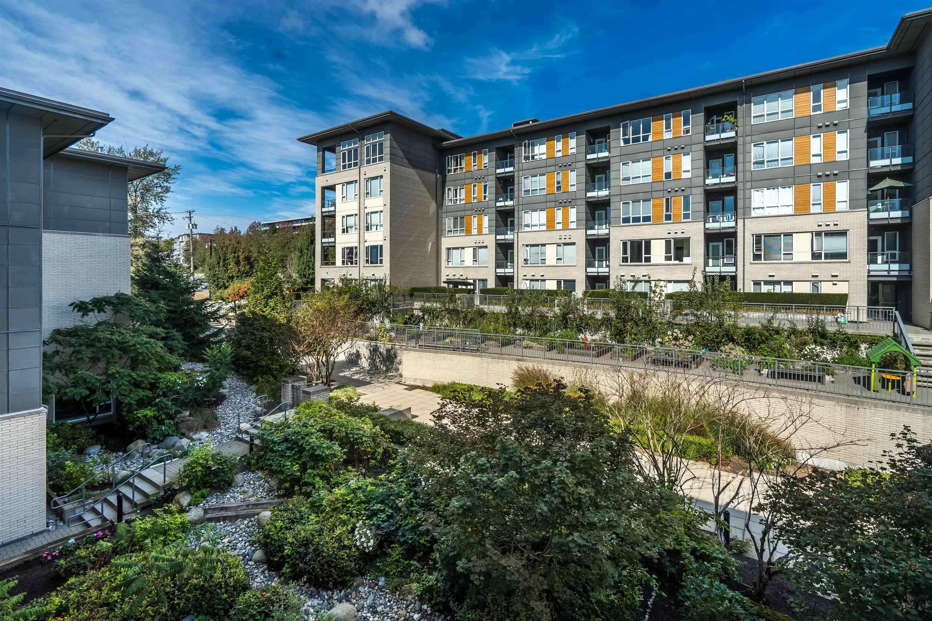 403 9877 University Crescent