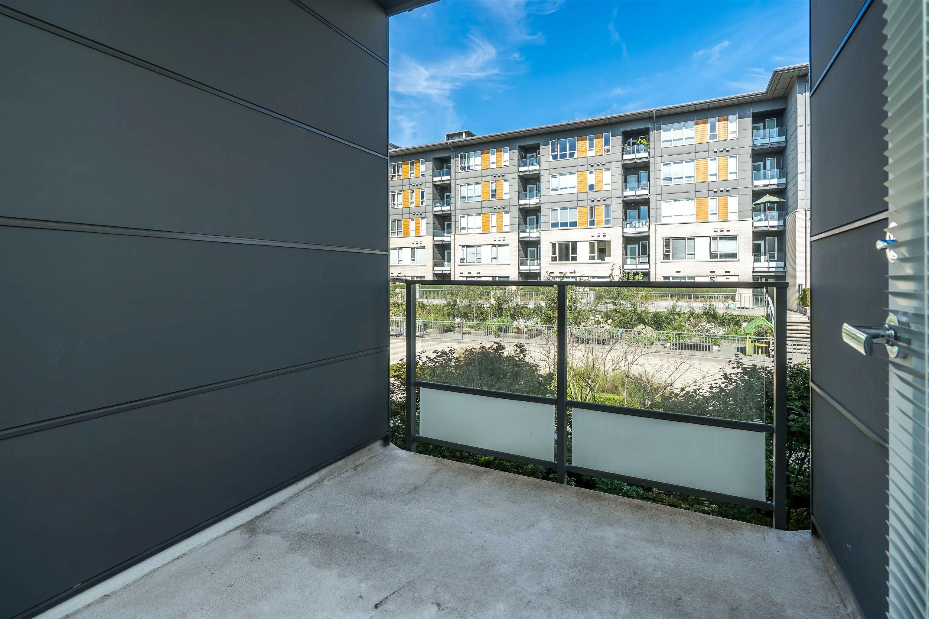 403 9877 University Crescent