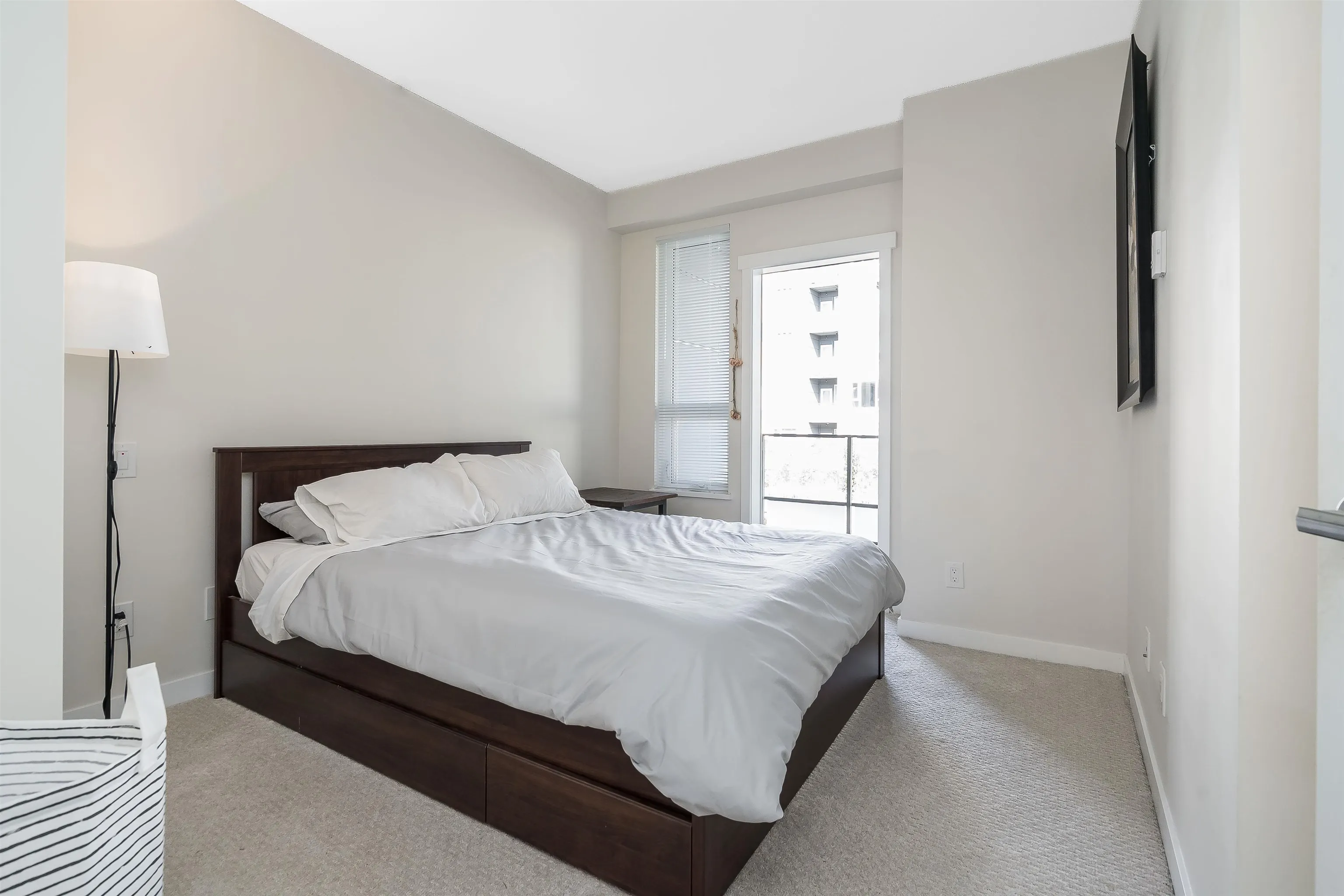 403 9877 University Crescent