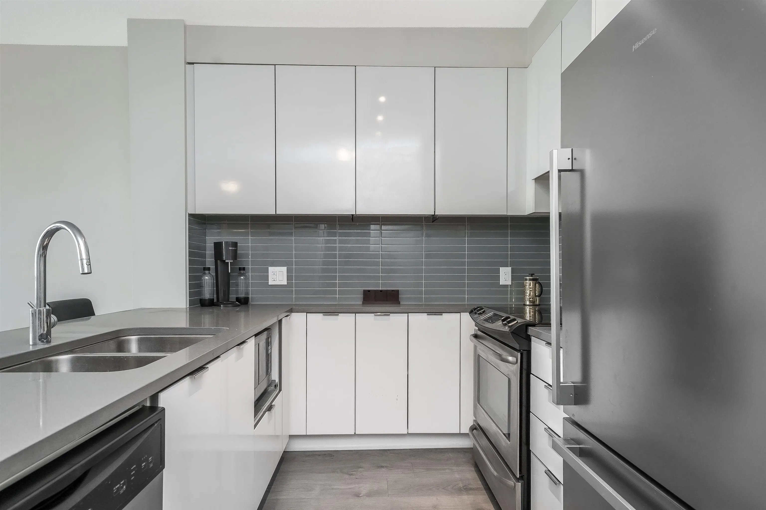 403 9877 University Crescent