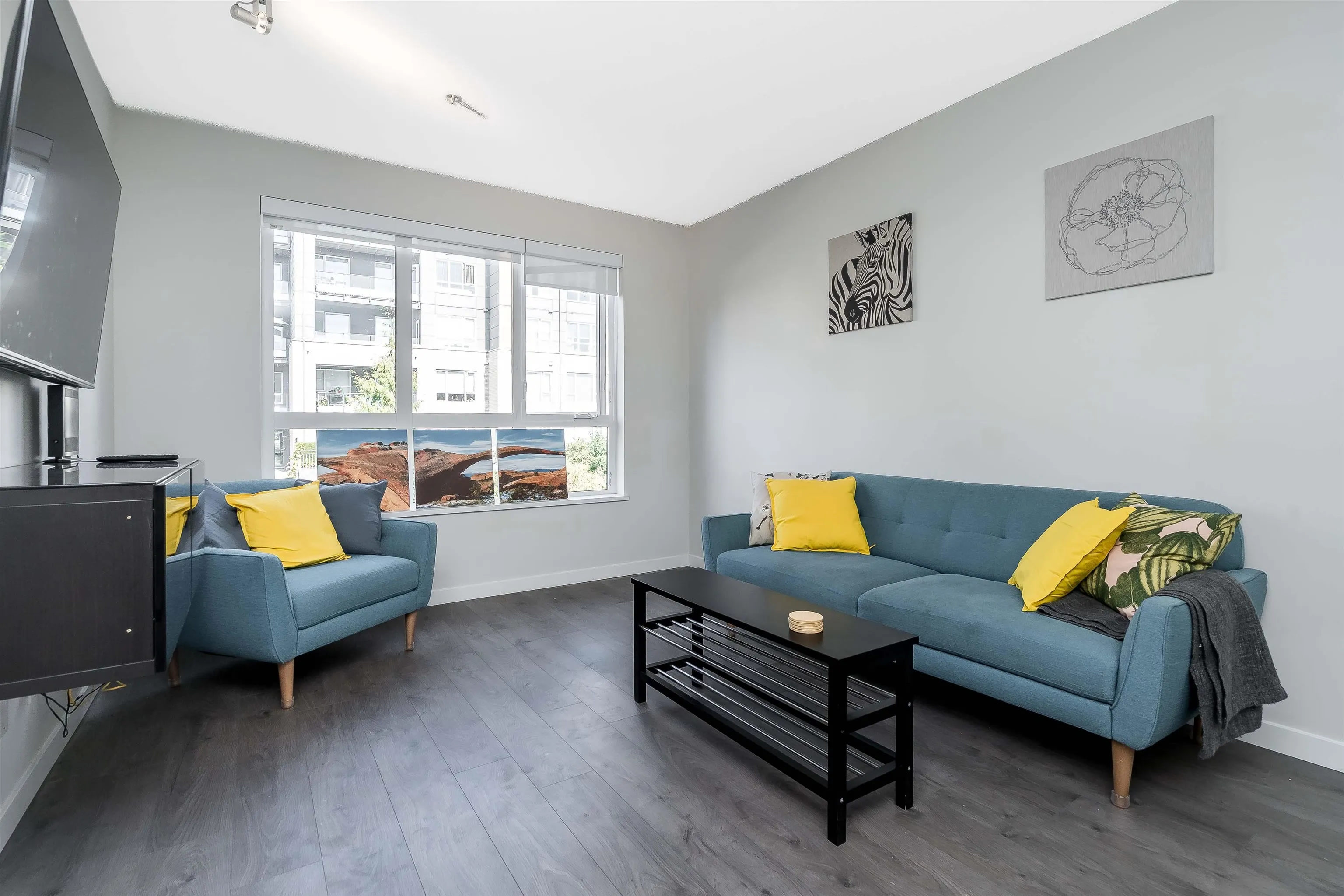 403 9877 University Crescent