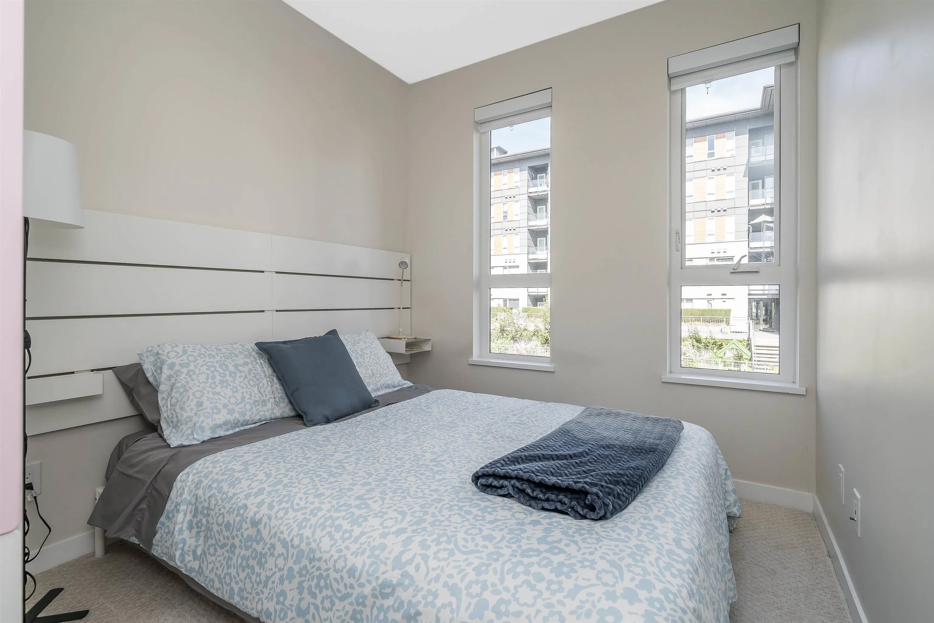 403 9877 University Crescent