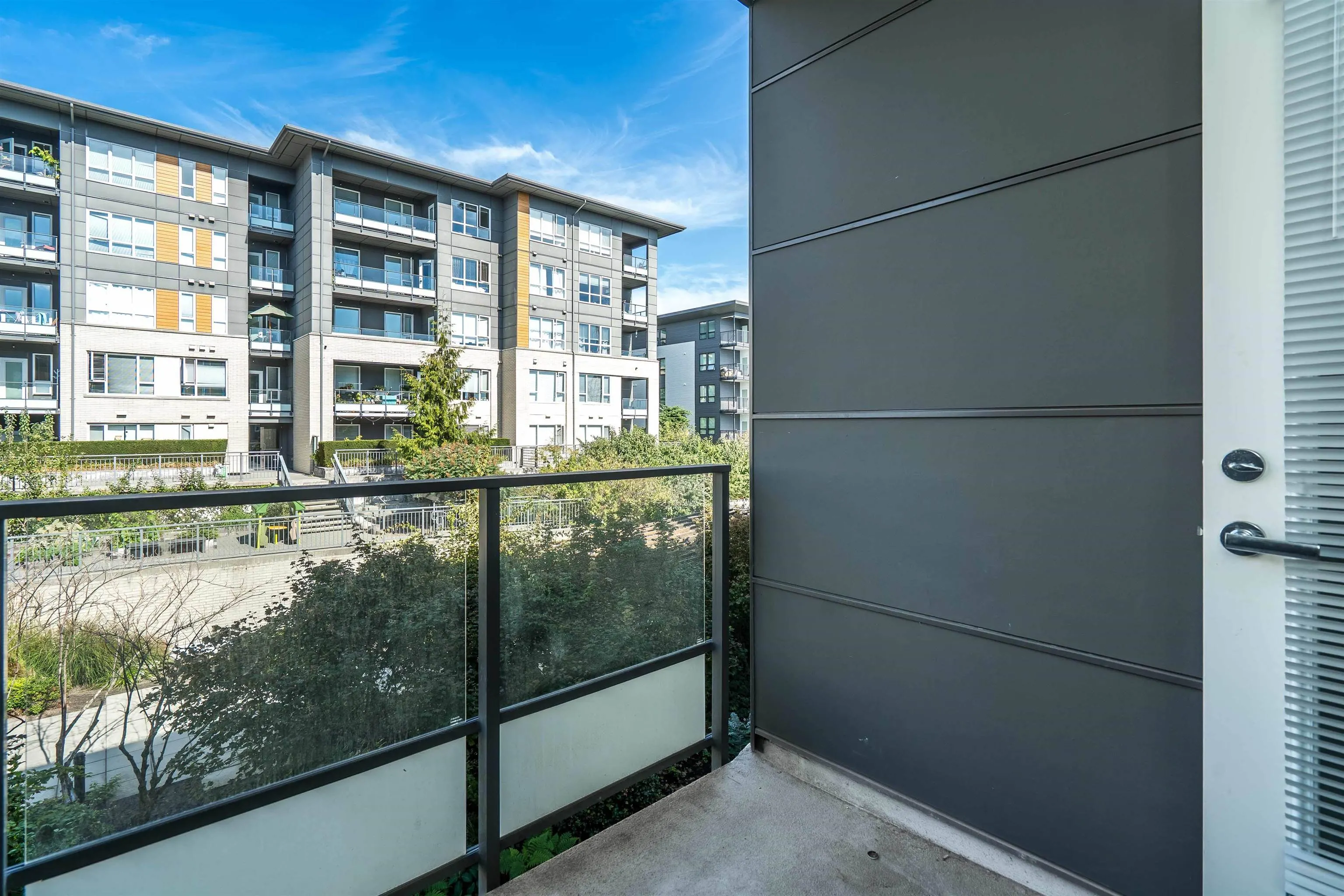 403 9877 University Crescent