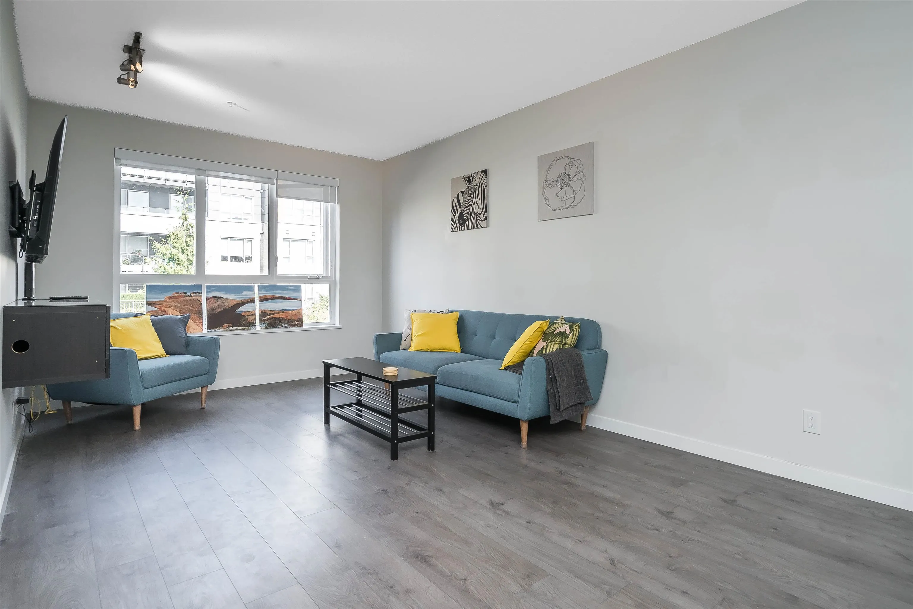 403 9877 University Crescent