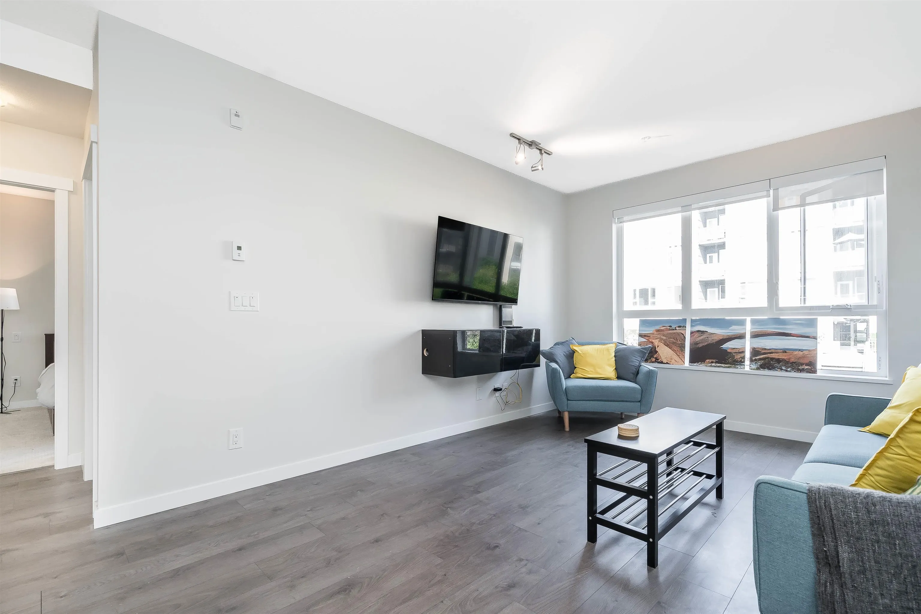 403 9877 University Crescent