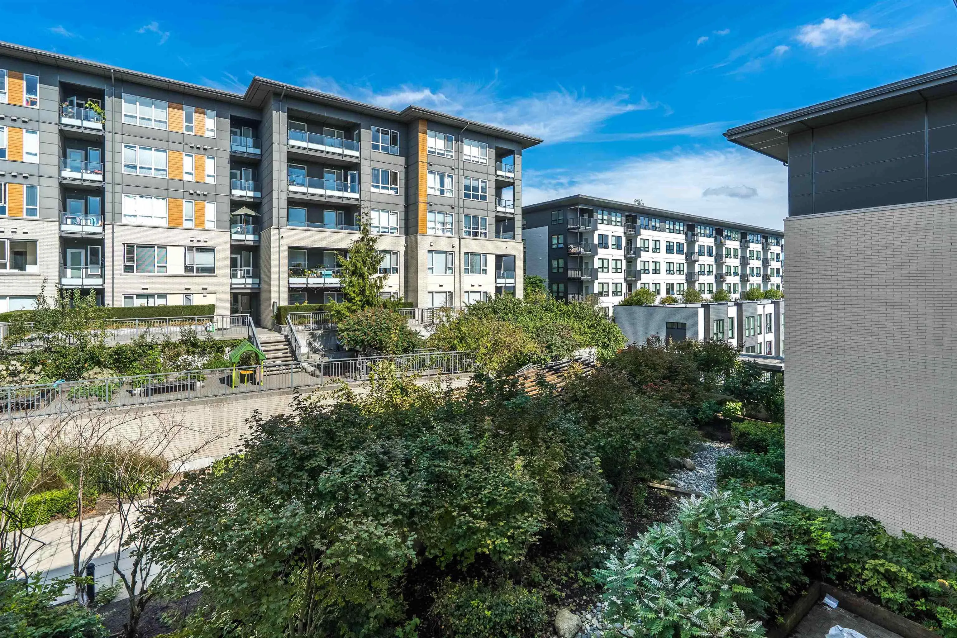 403 9877 University Crescent