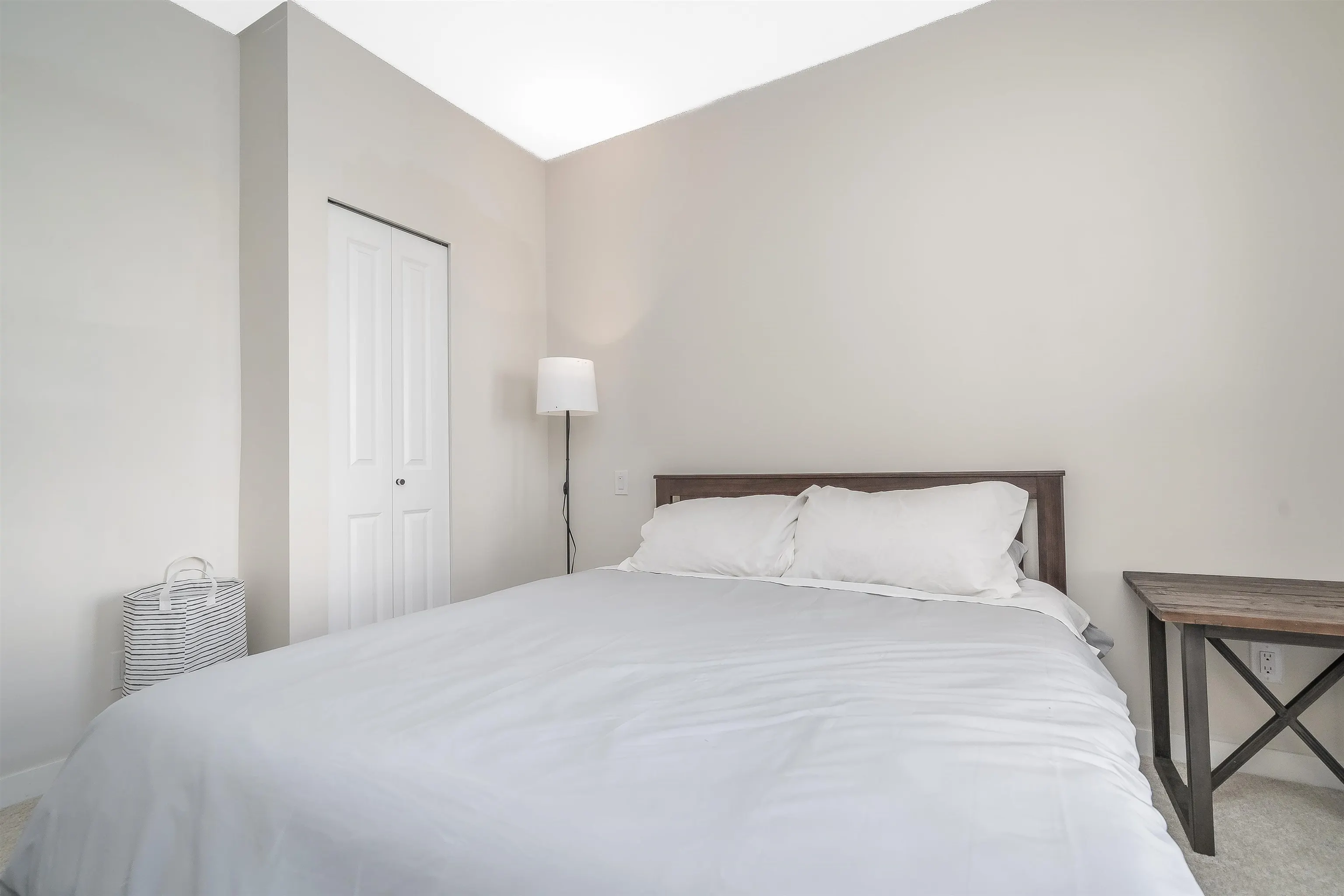 403 9877 University Crescent