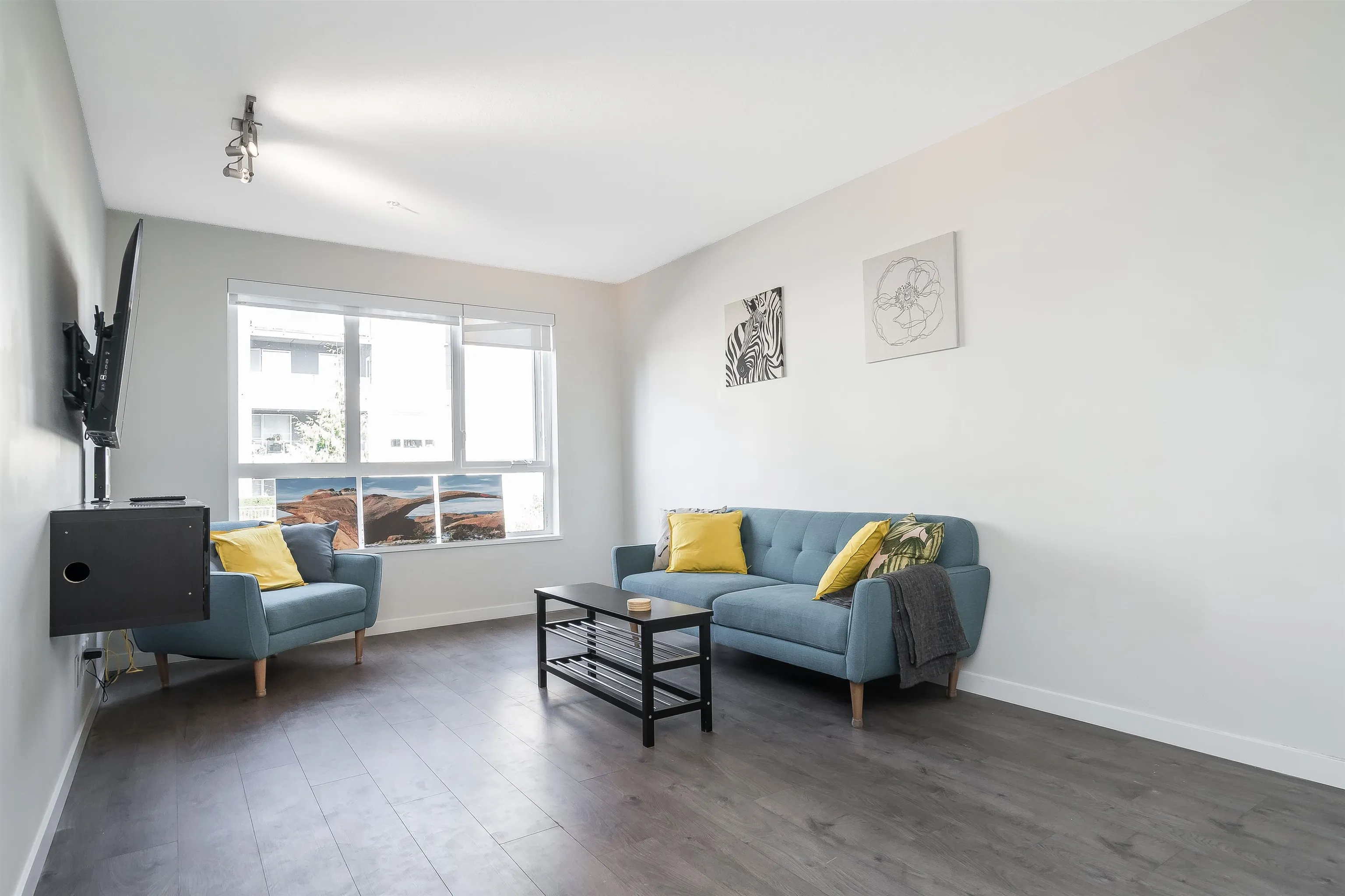 403 9877 University Crescent