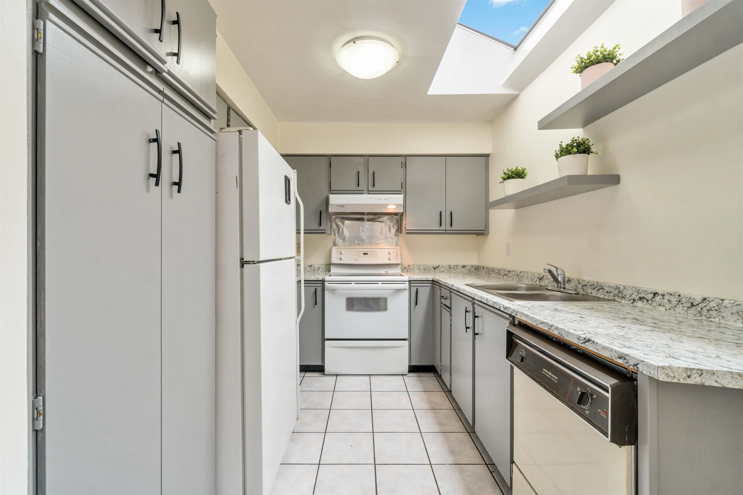 4 7131 Garden City Road