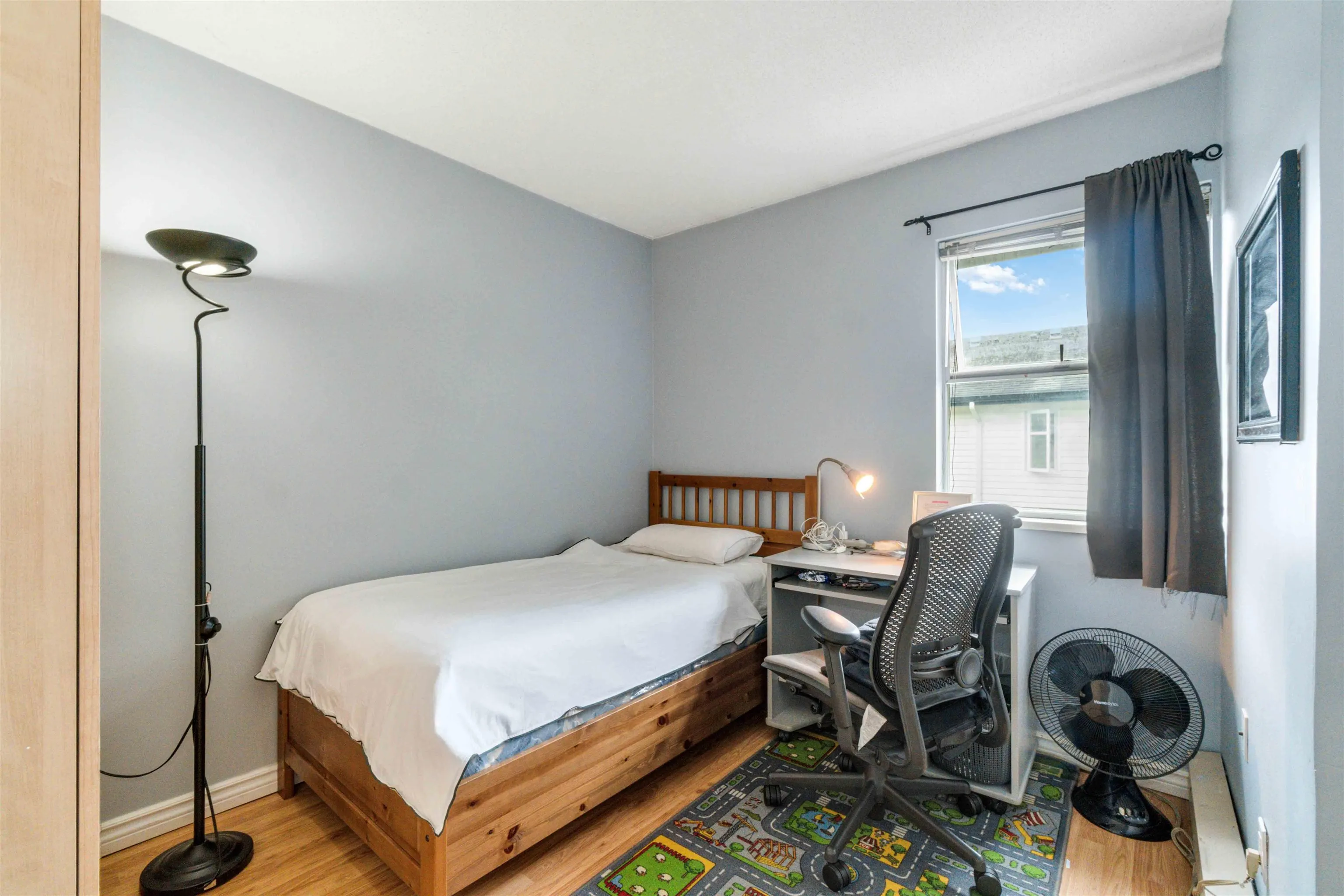 4 7131 Garden City Road