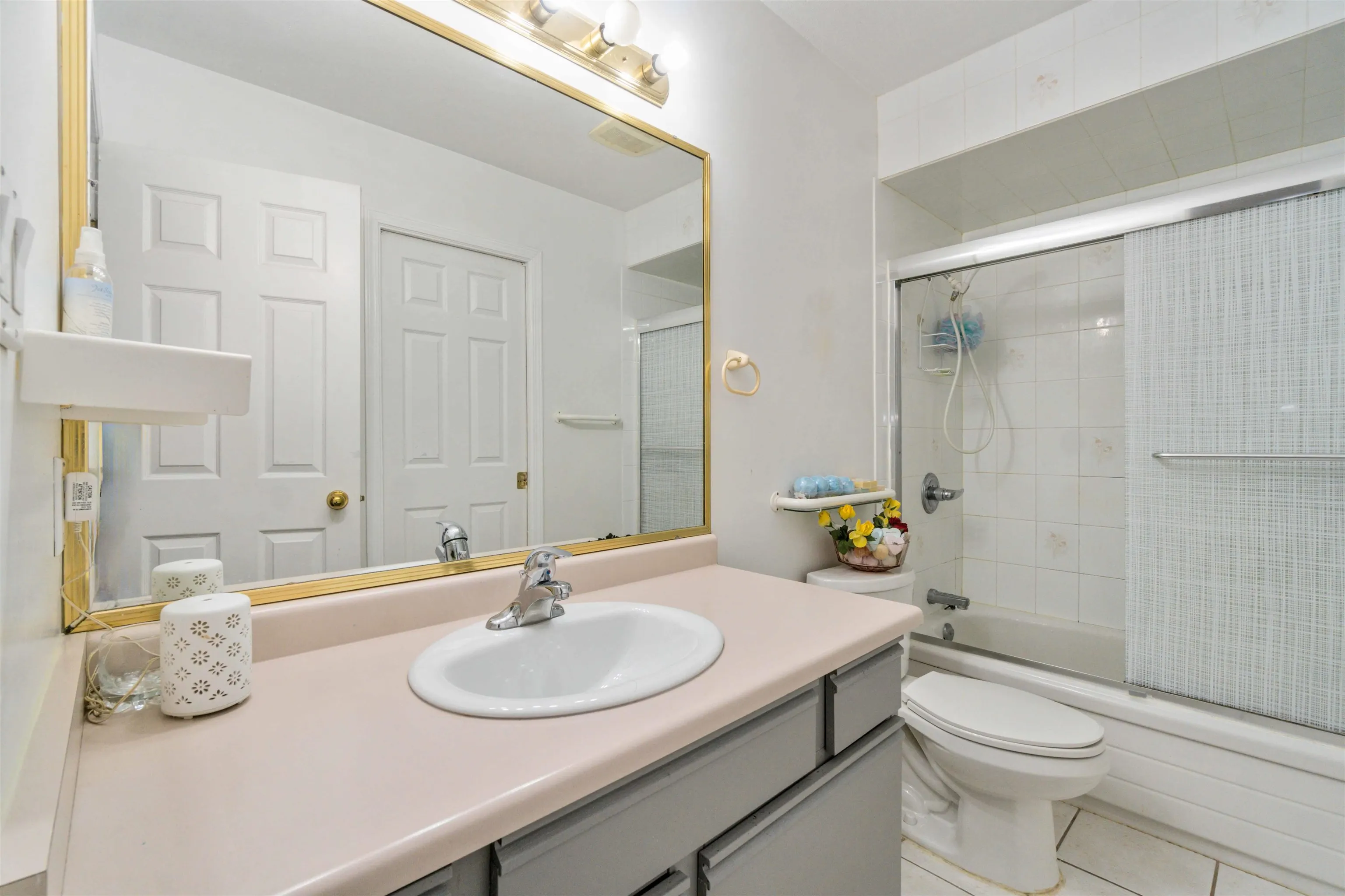 4 7131 Garden City Road