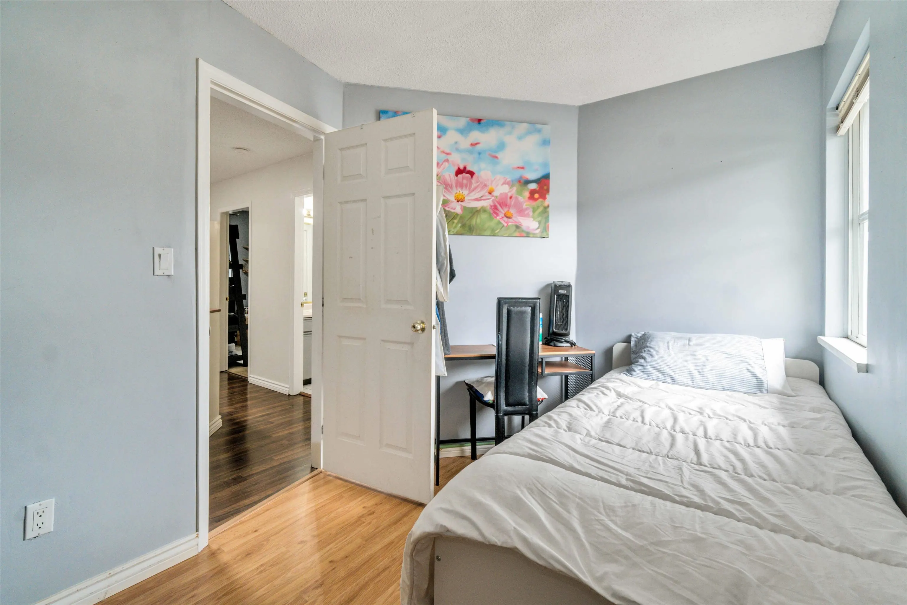 4 7131 Garden City Road