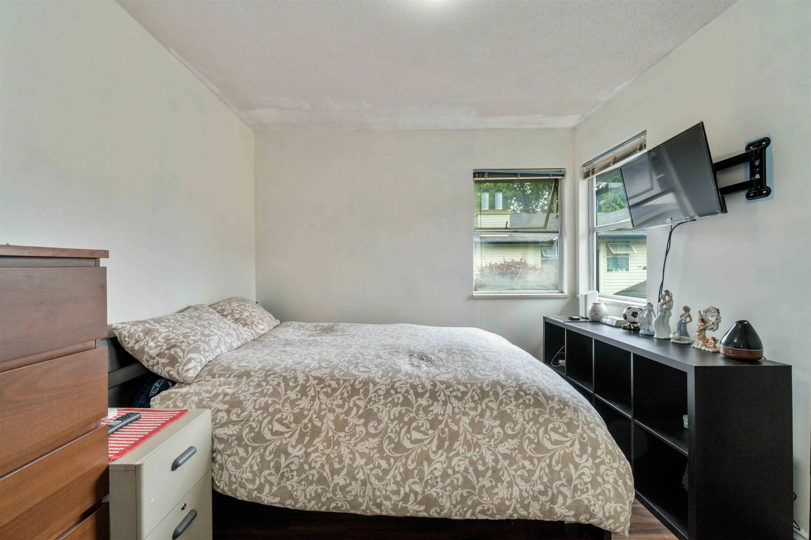 4 7131 Garden City Road