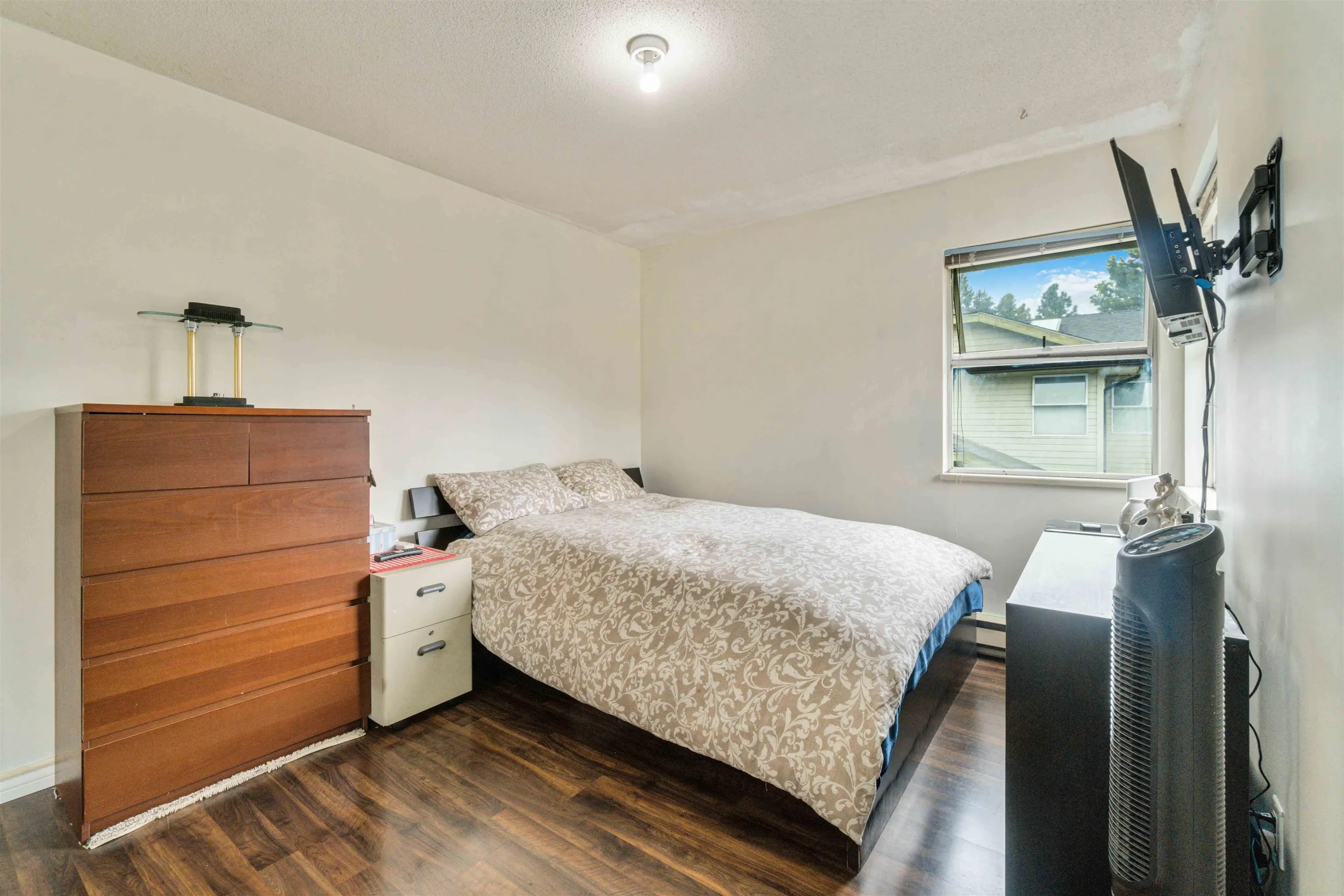 4 7131 Garden City Road