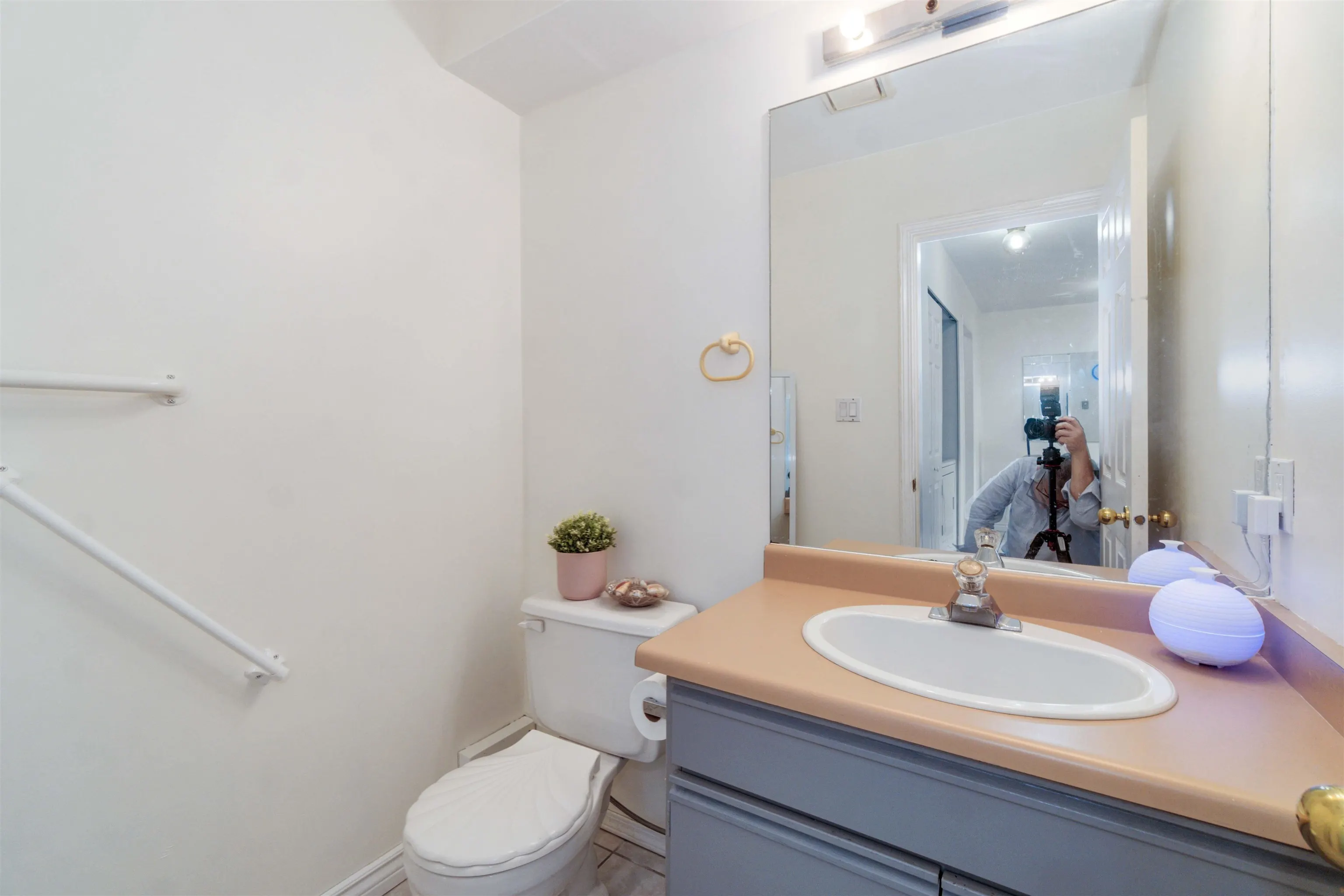 4 7131 Garden City Road