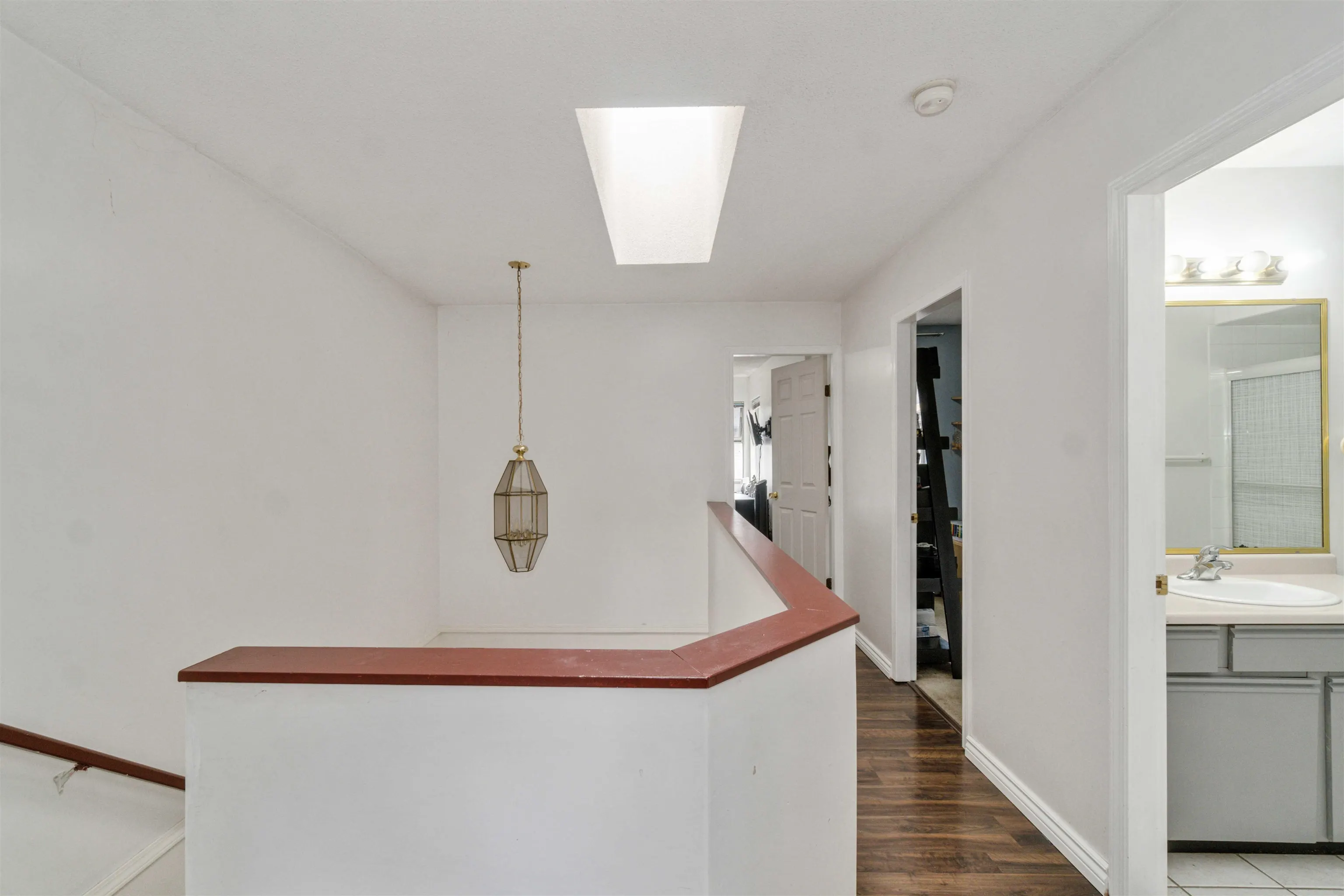 4 7131 Garden City Road