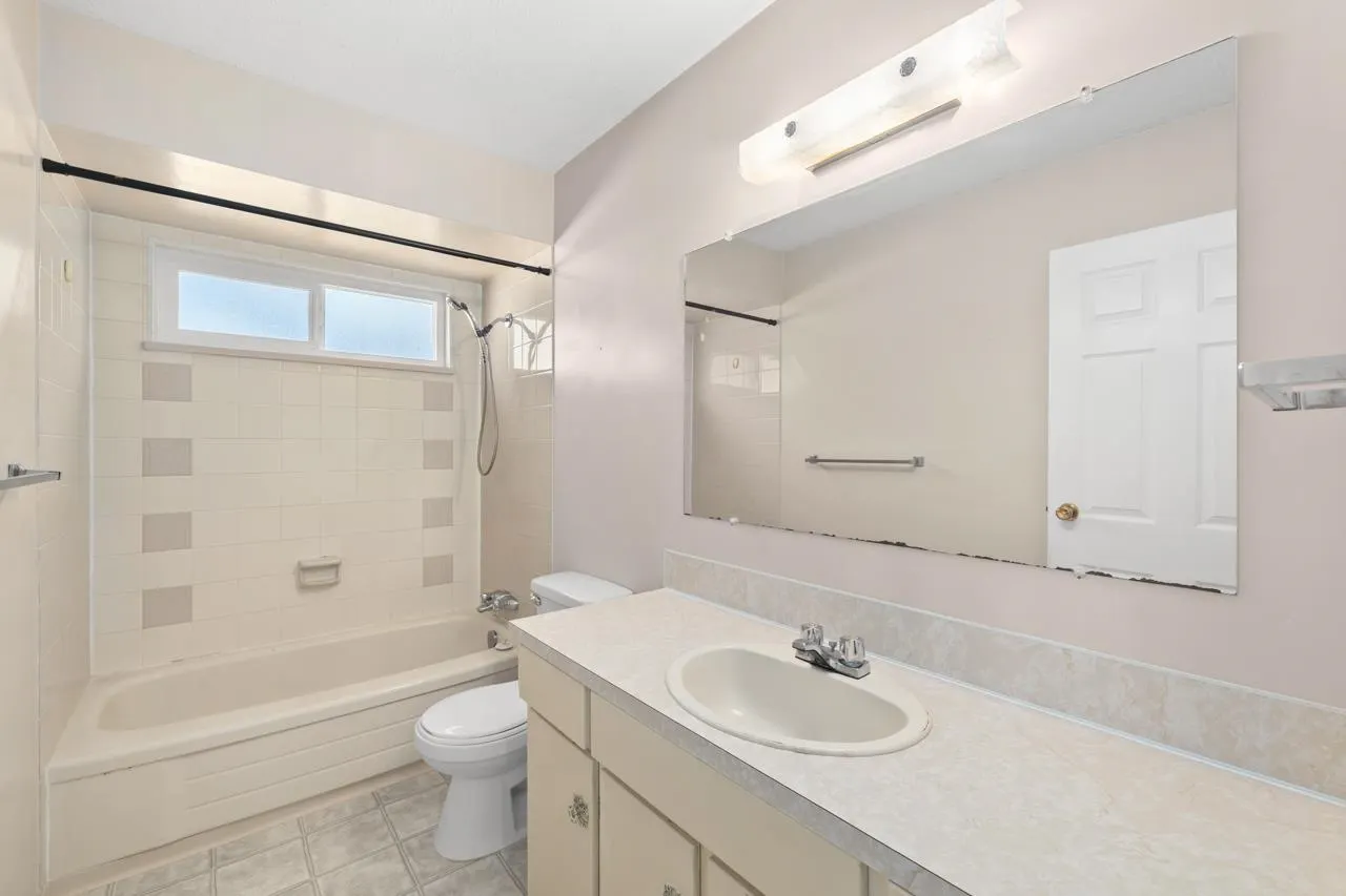 1605 Hemlock Place