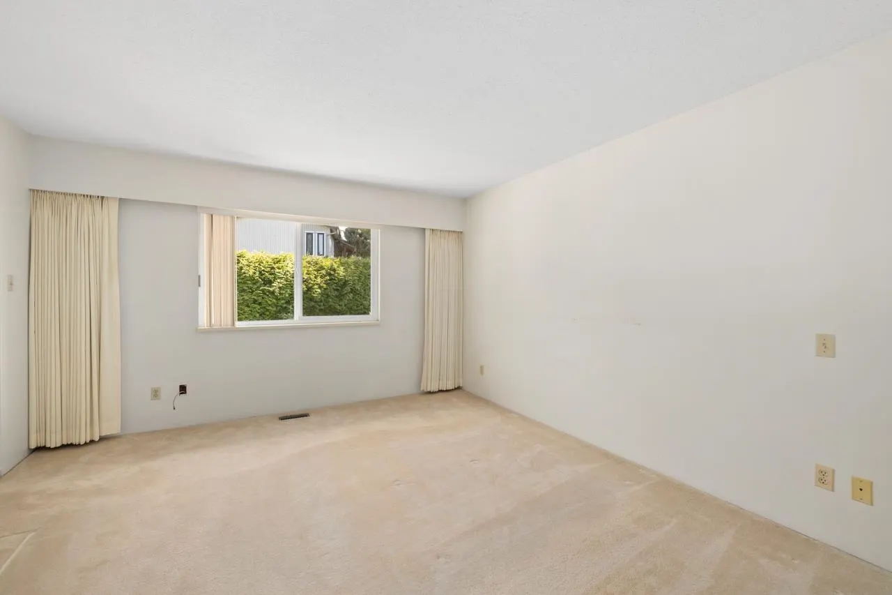 1605 Hemlock Place