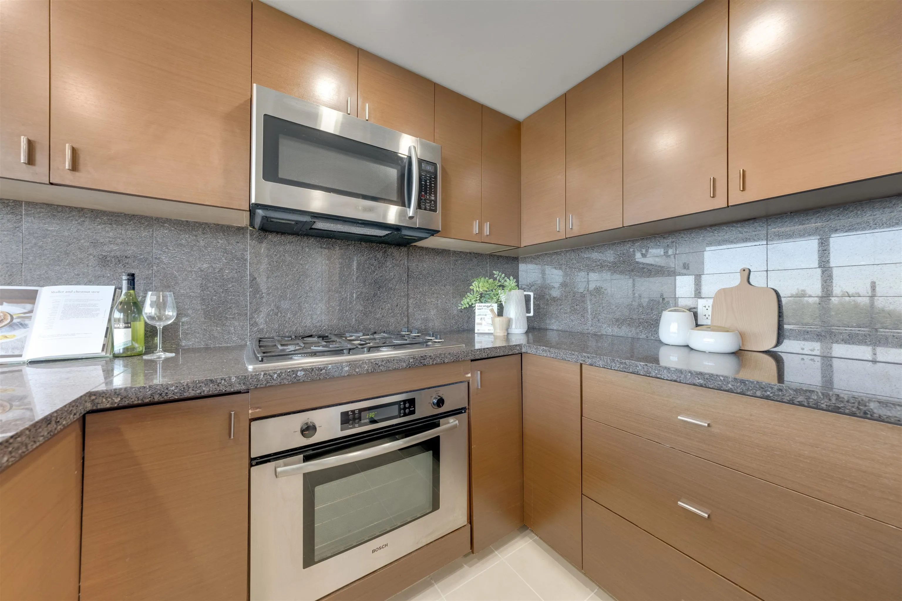 1201 6333 Katsura Street