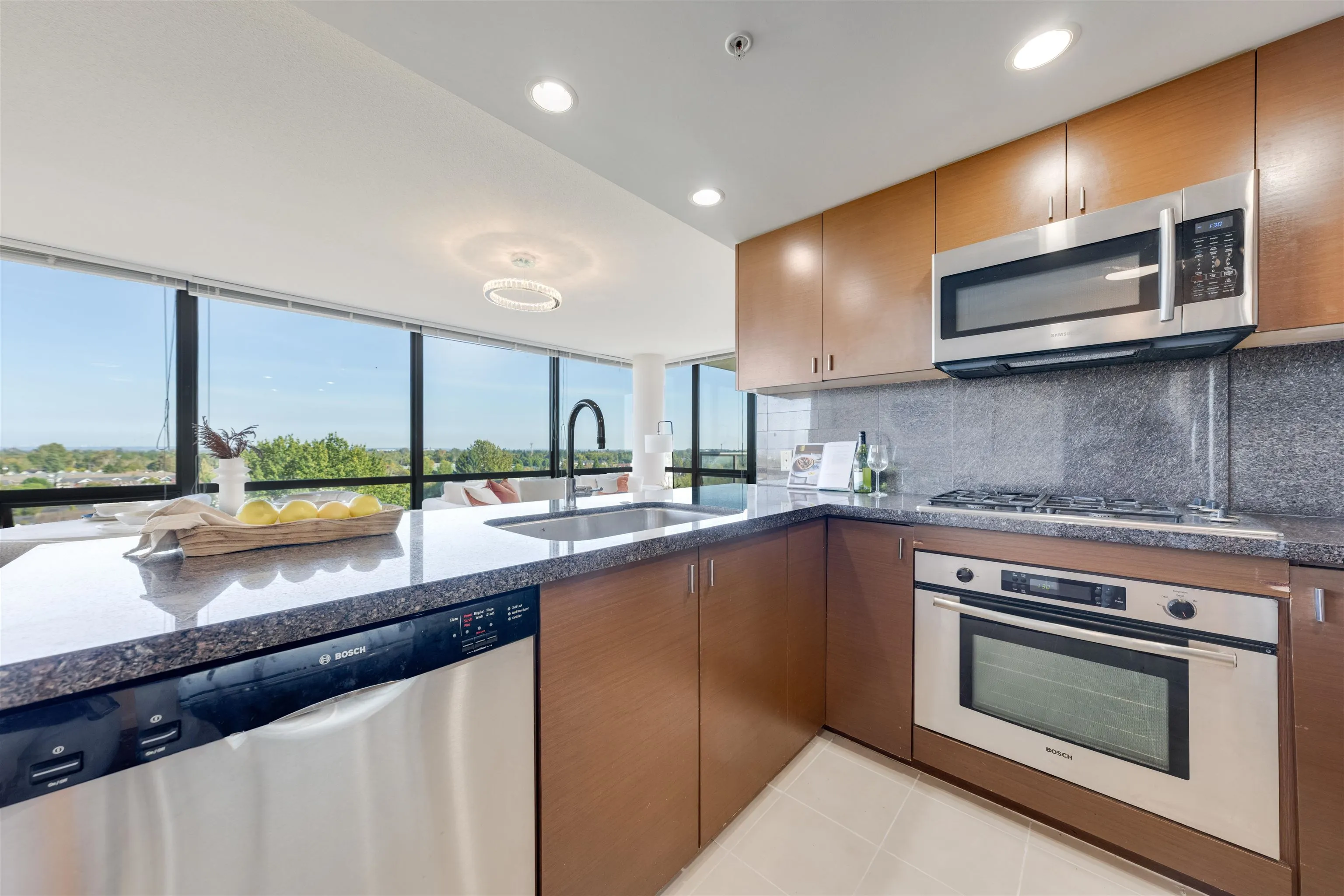 1201 6333 Katsura Street