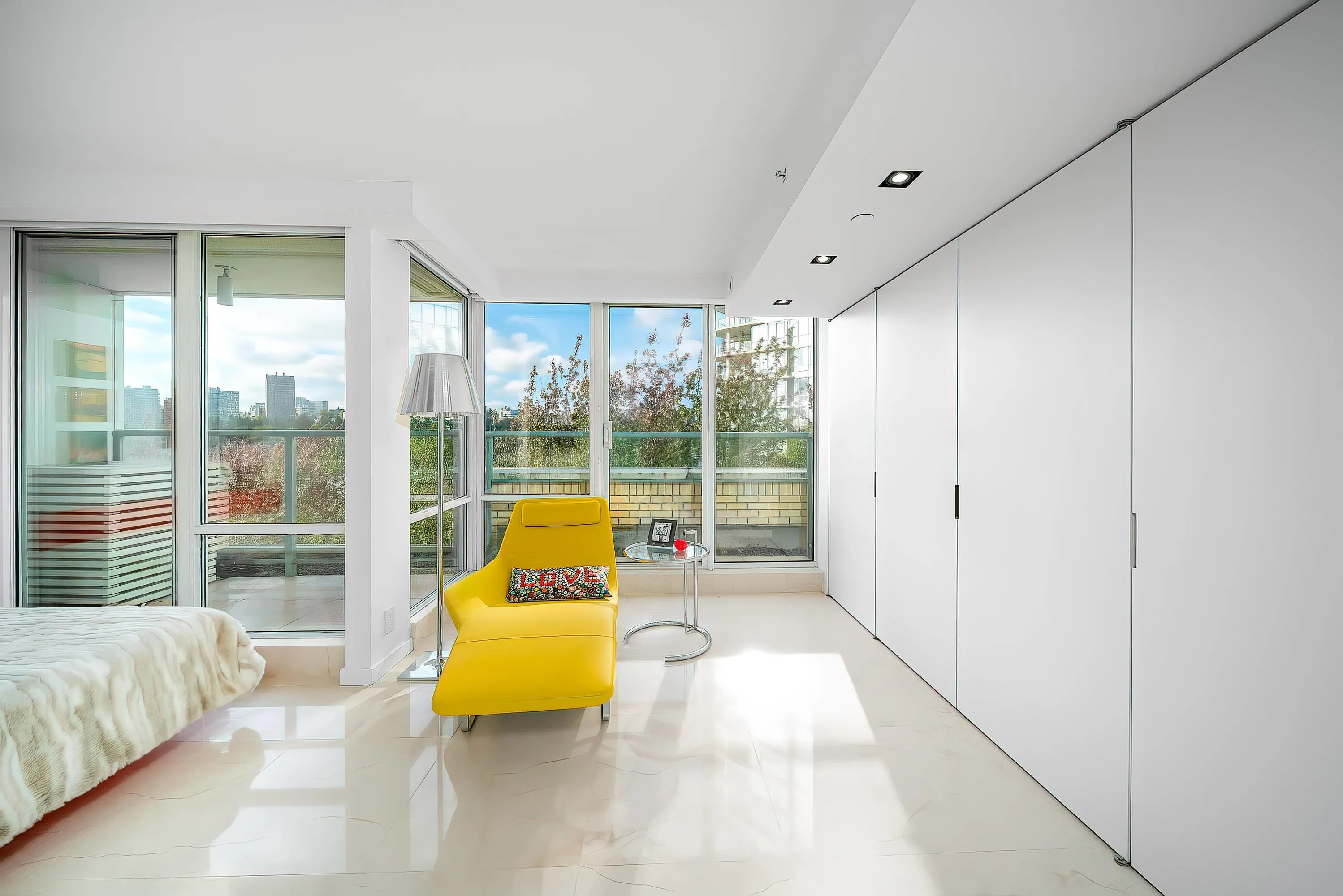 606 1288 Marinaside Crescent