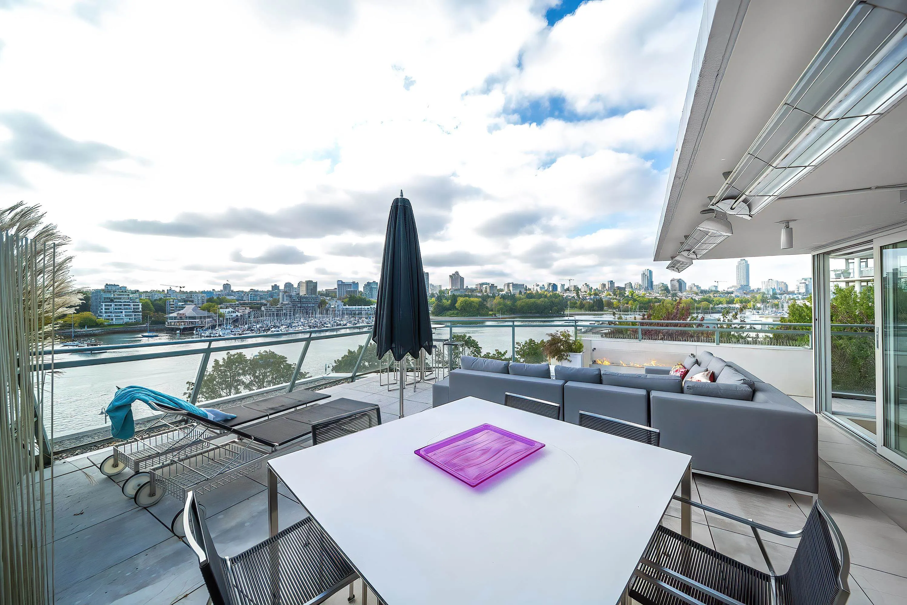 606 1288 Marinaside Crescent