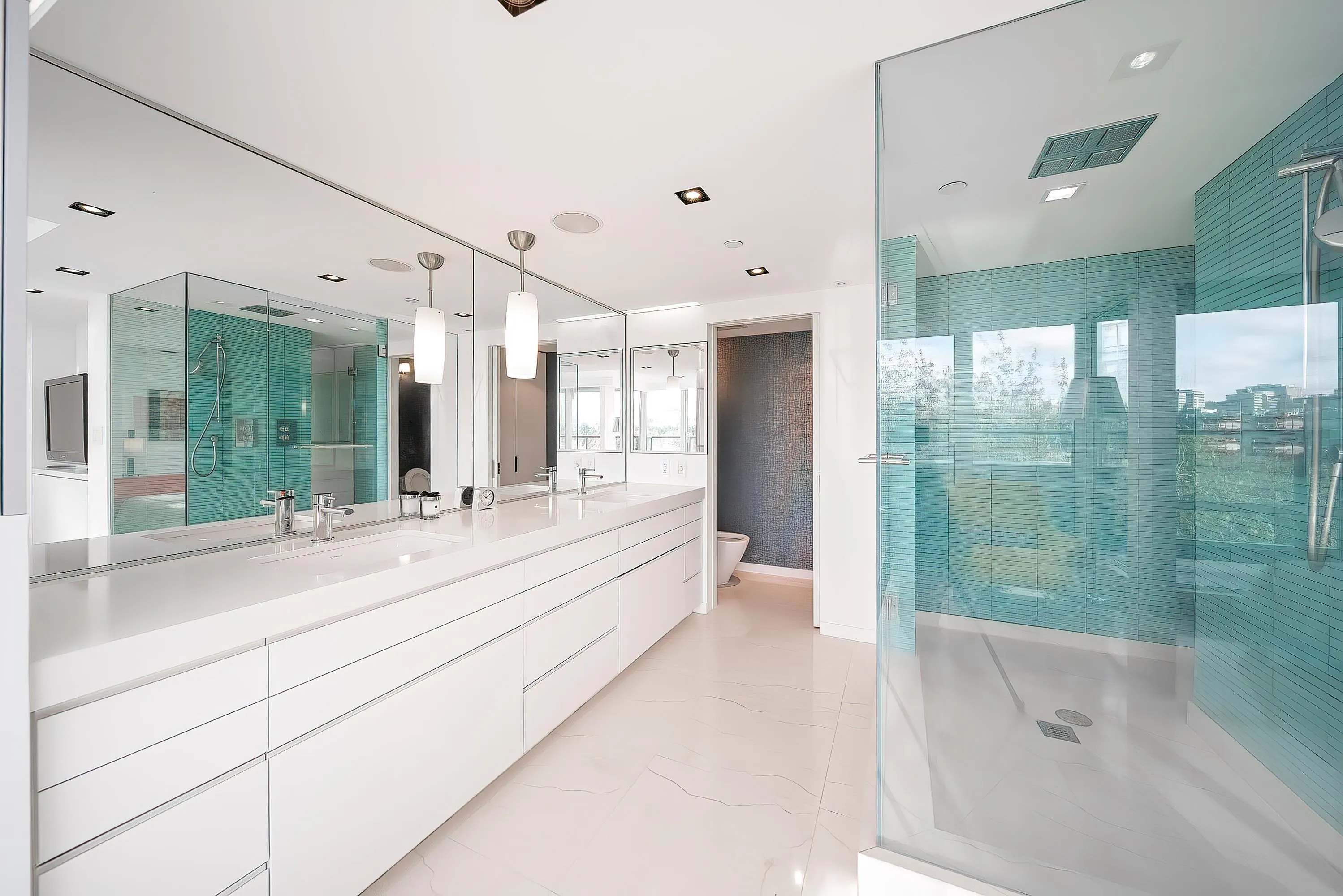 606 1288 Marinaside Crescent
