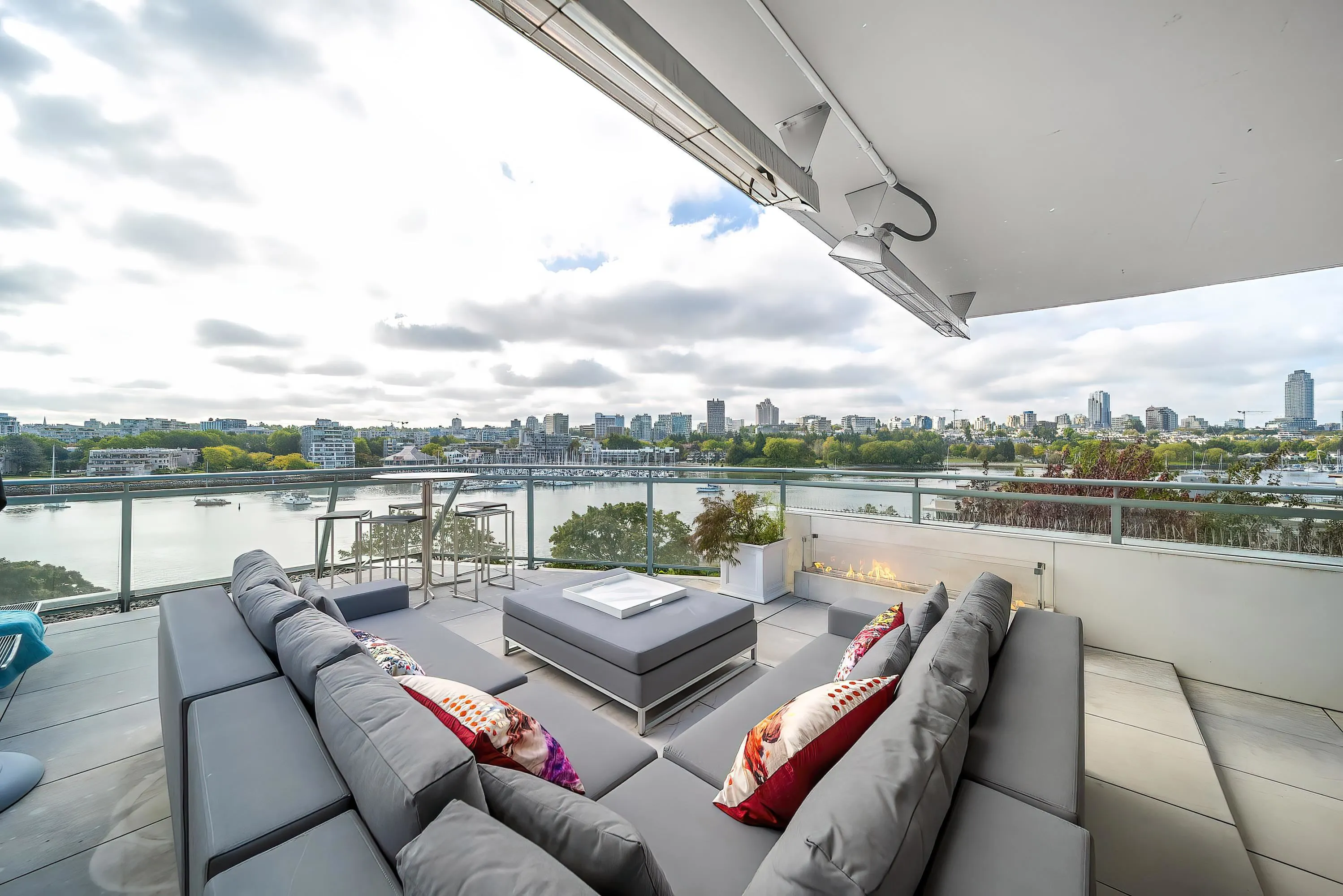 606 1288 Marinaside Crescent