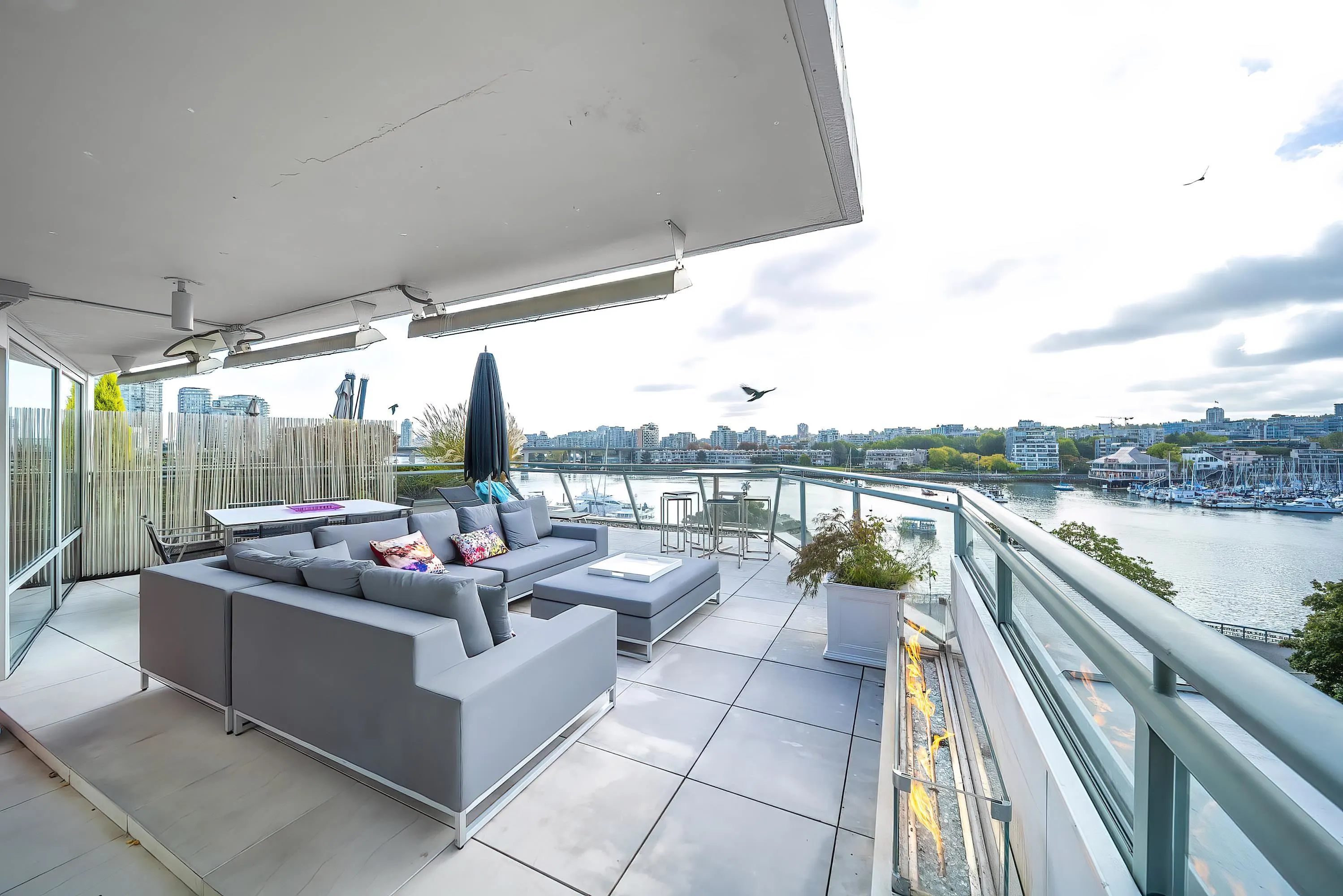 606 1288 Marinaside Crescent
