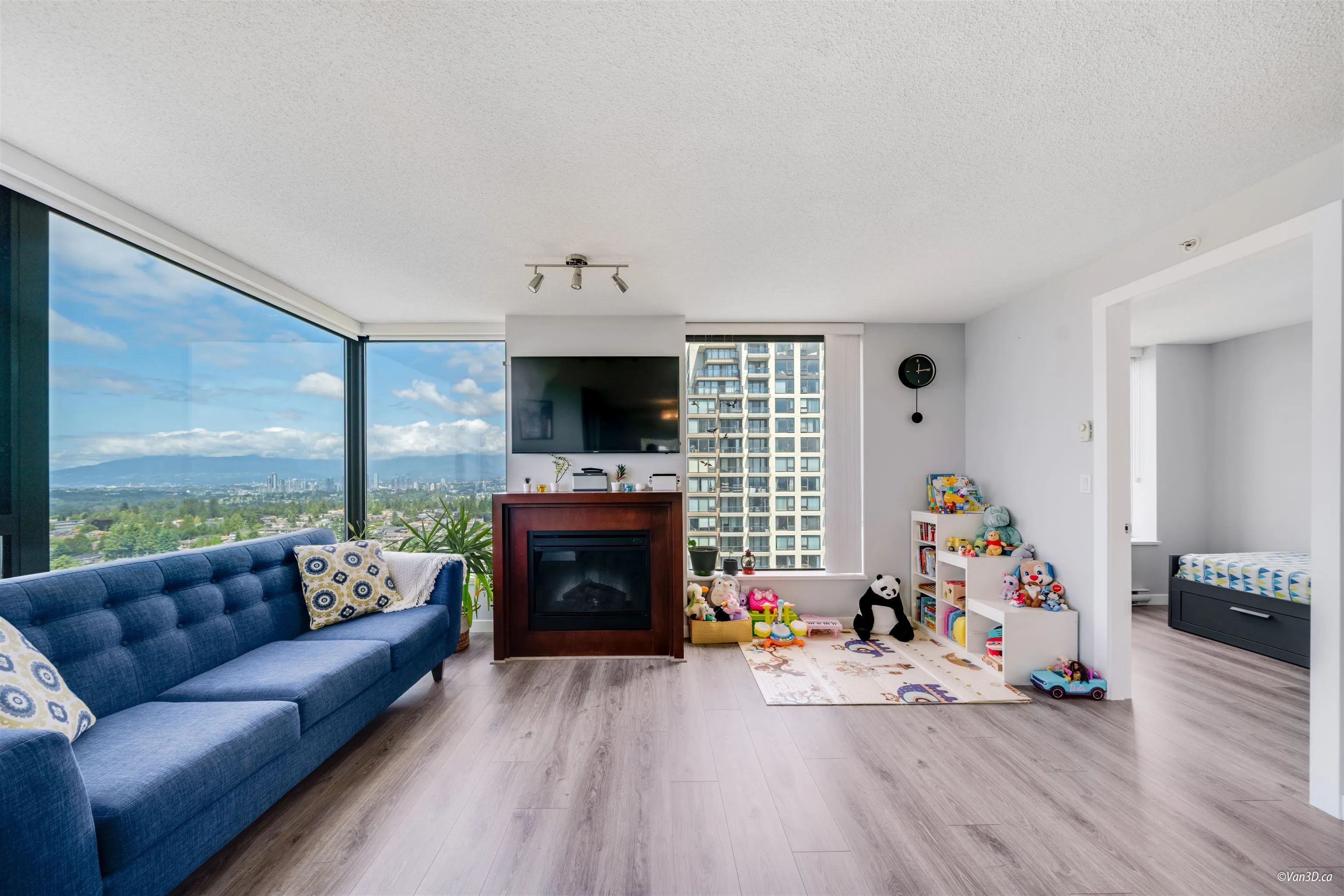 2303 7088 Salisbury Avenue