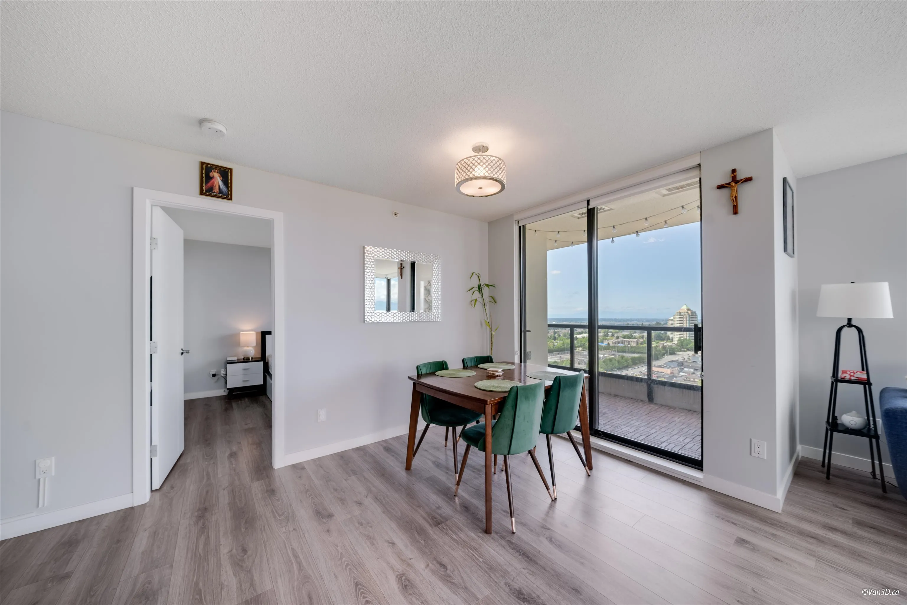 2303 7088 Salisbury Avenue