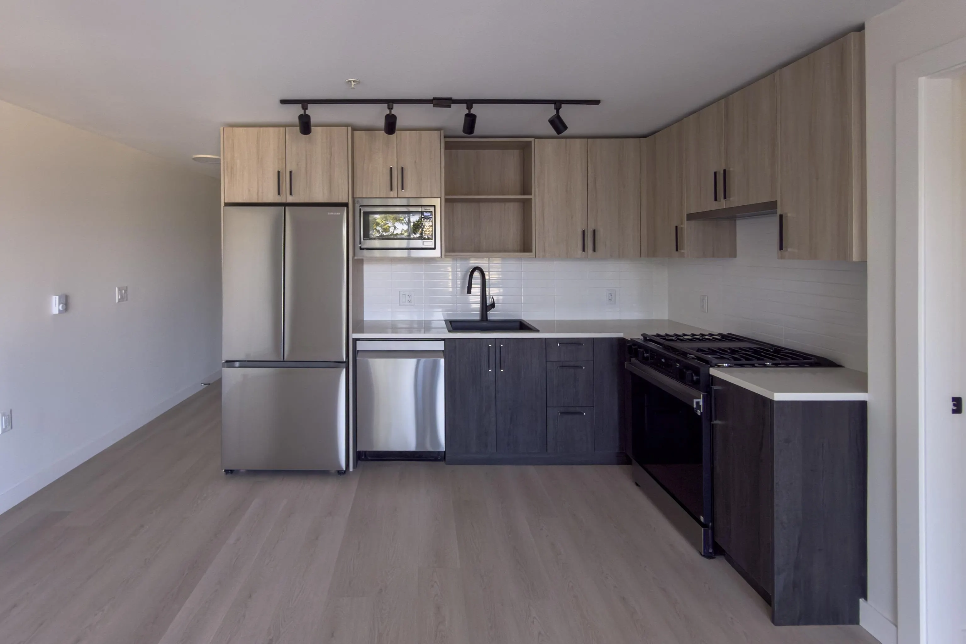 406 2002 St. George Street