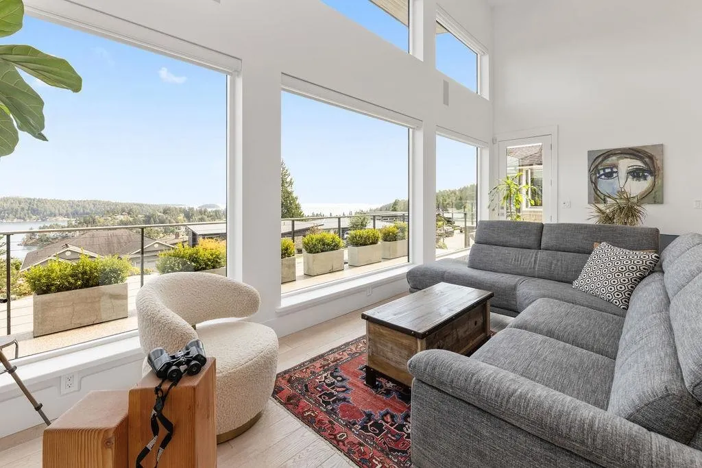 502 Spyglass Place