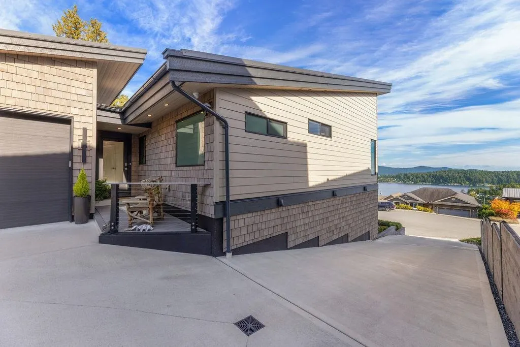 502 Spyglass Place