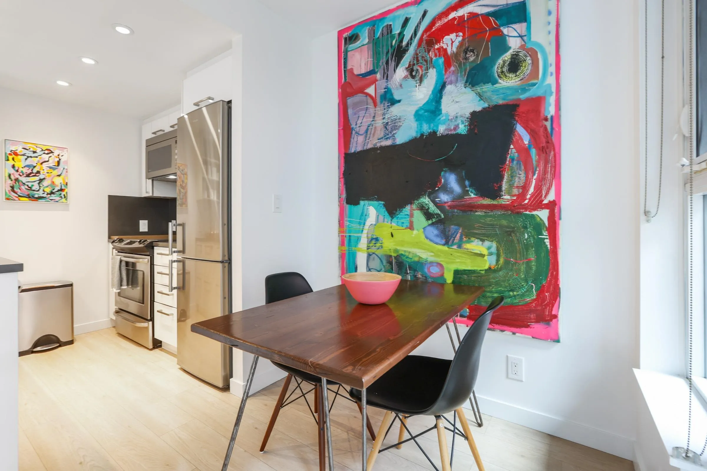 305 933 E Hastings Street