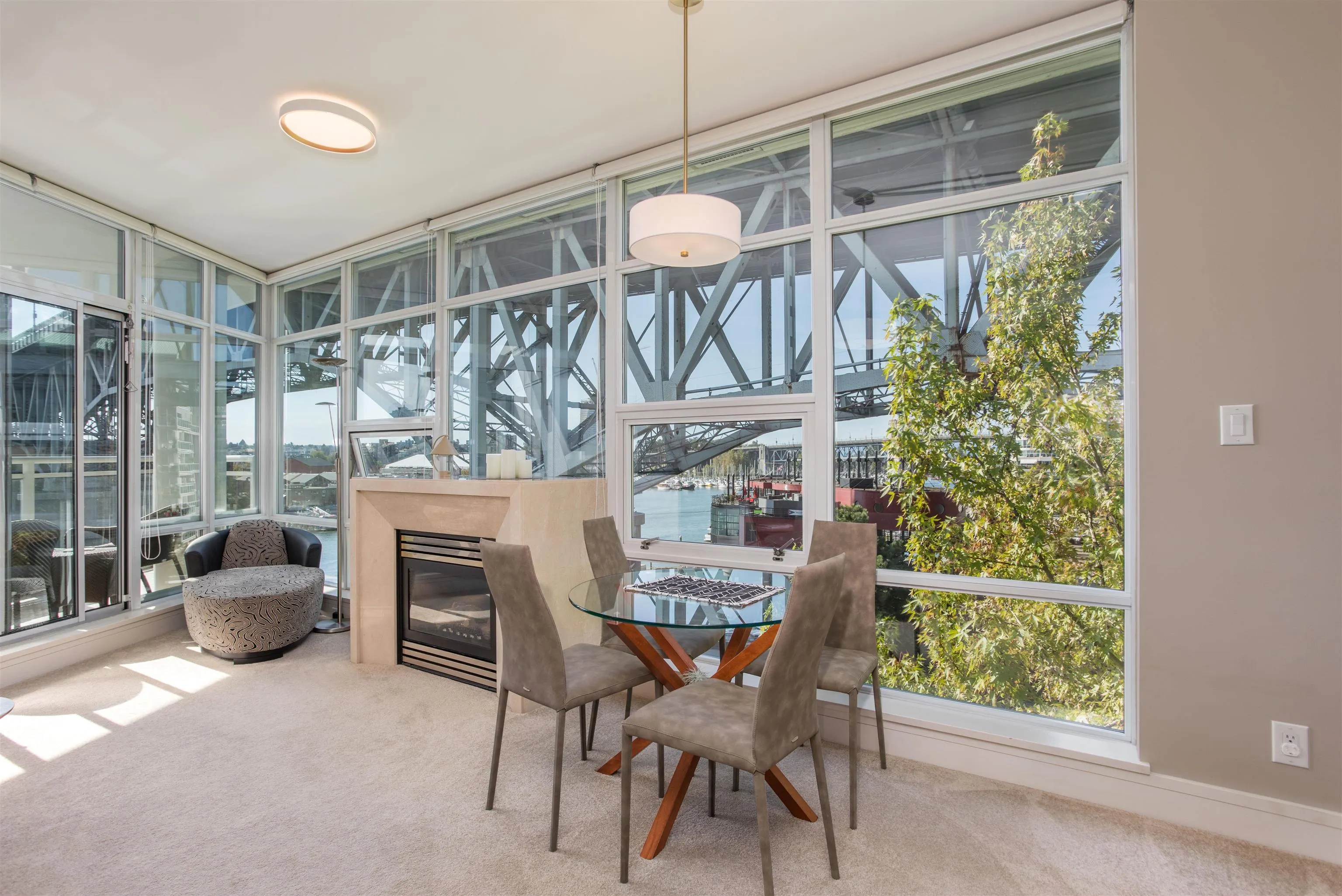 605 628 Kinghorne Mews
